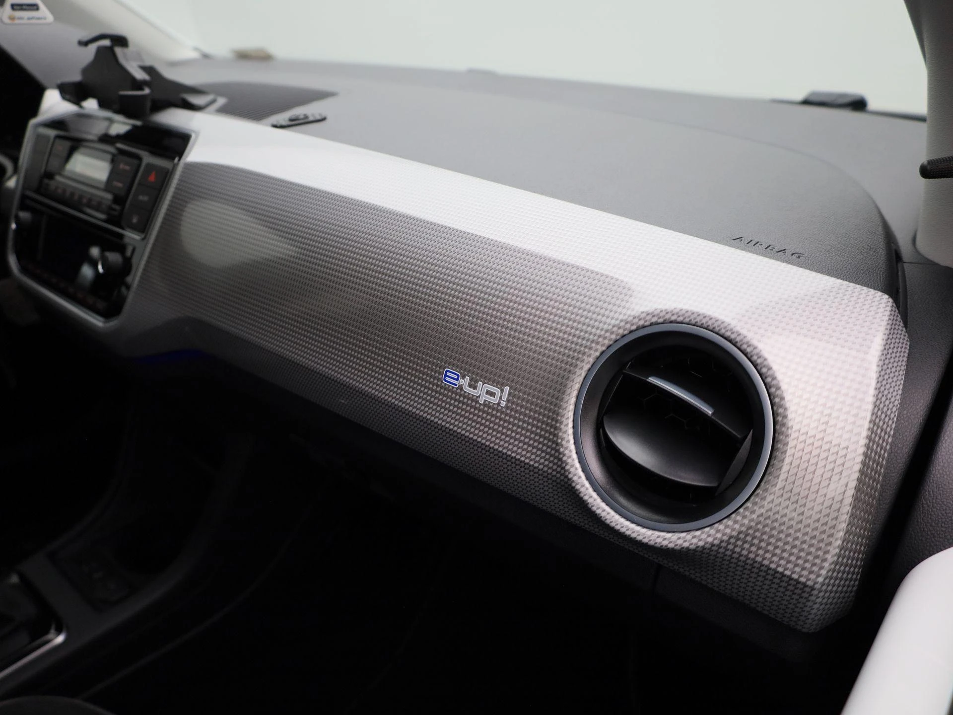 Volkswagen-e-up!-image-24