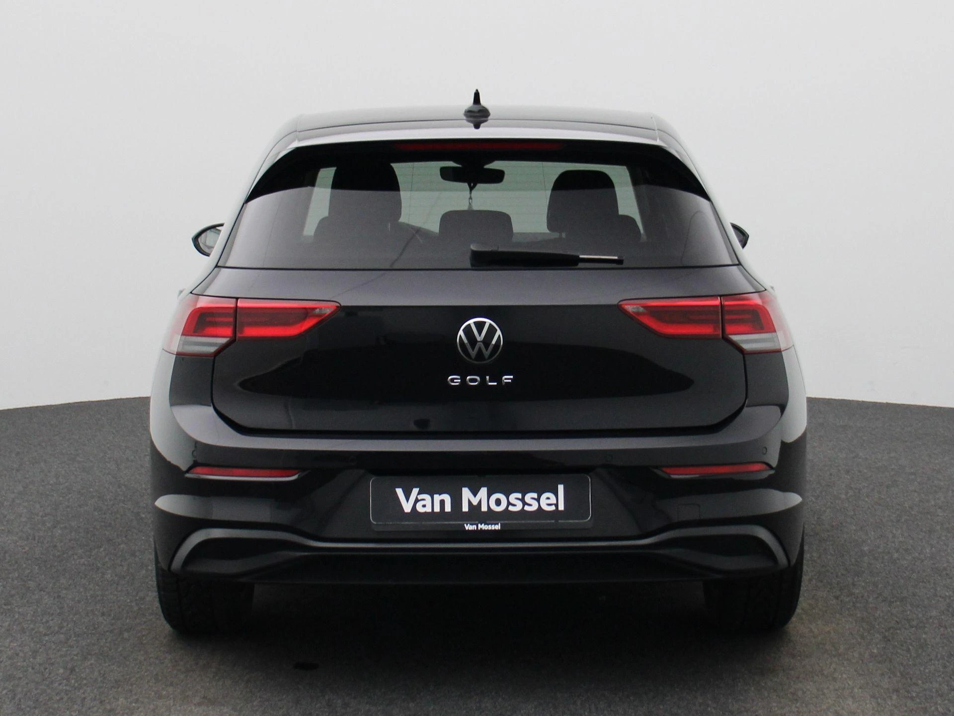 Volkswagen-Golf-image-4