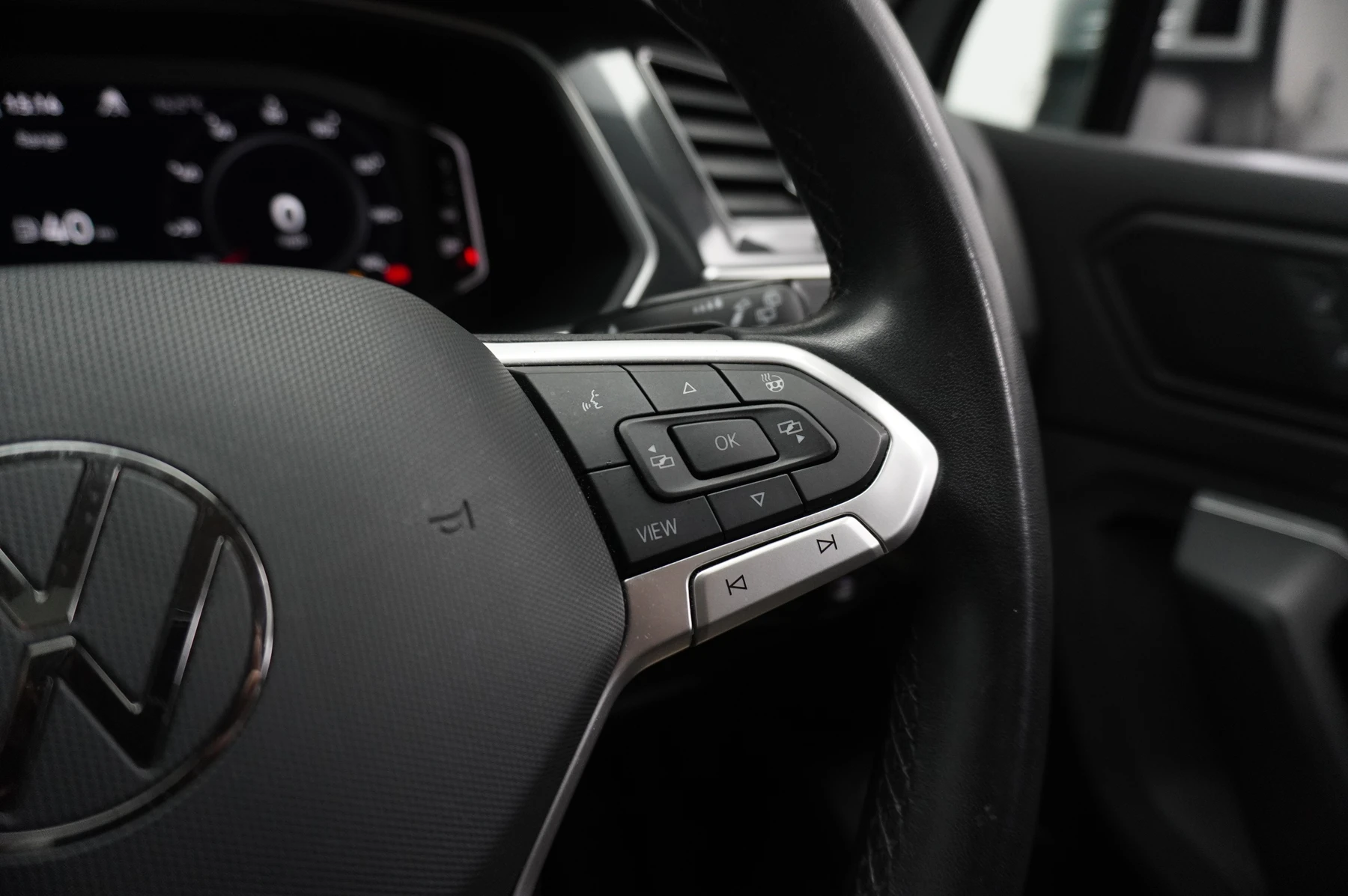 Volkswagen-Tiguan-image-31