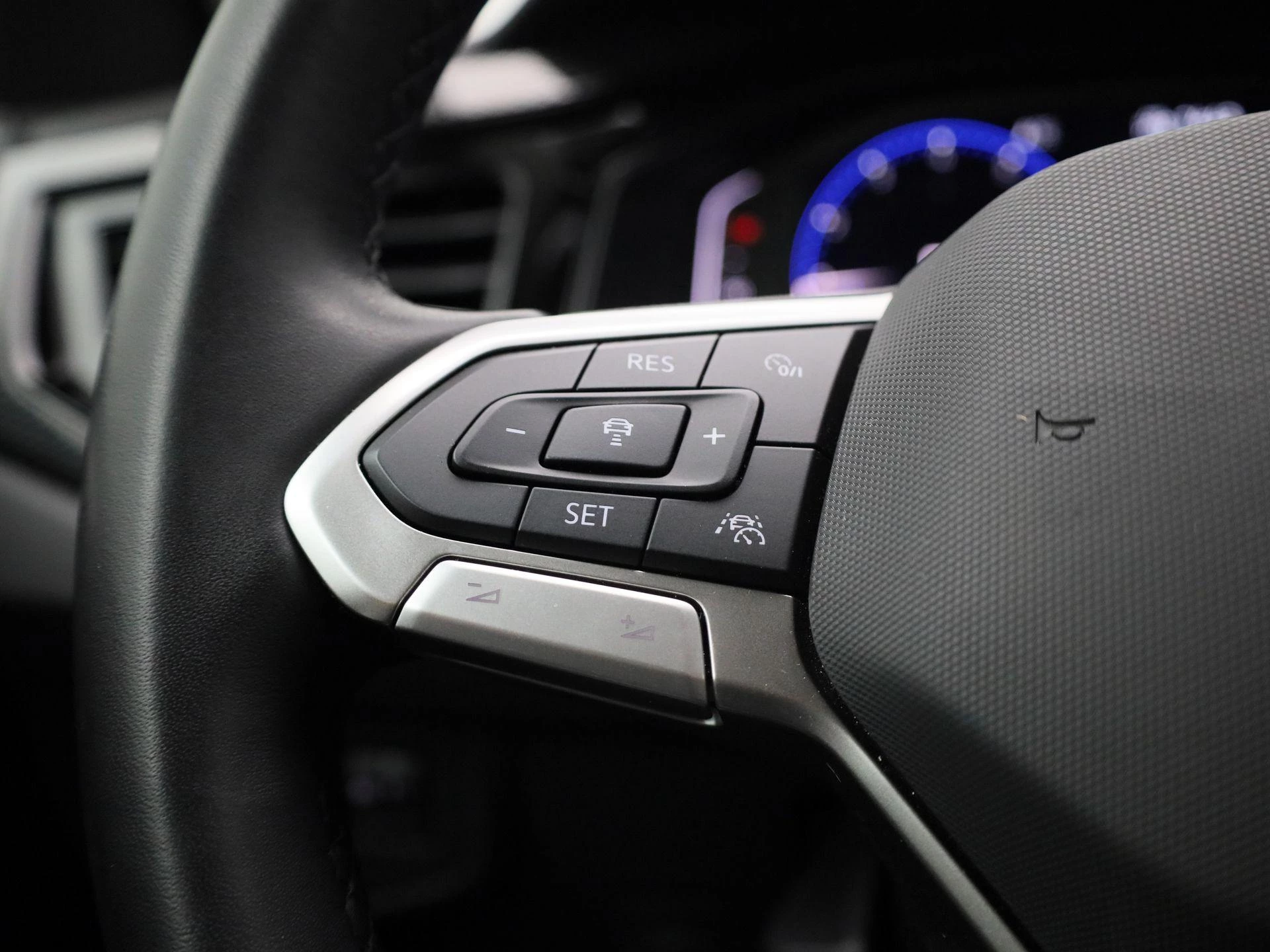 Volkswagen-Polo-image-18