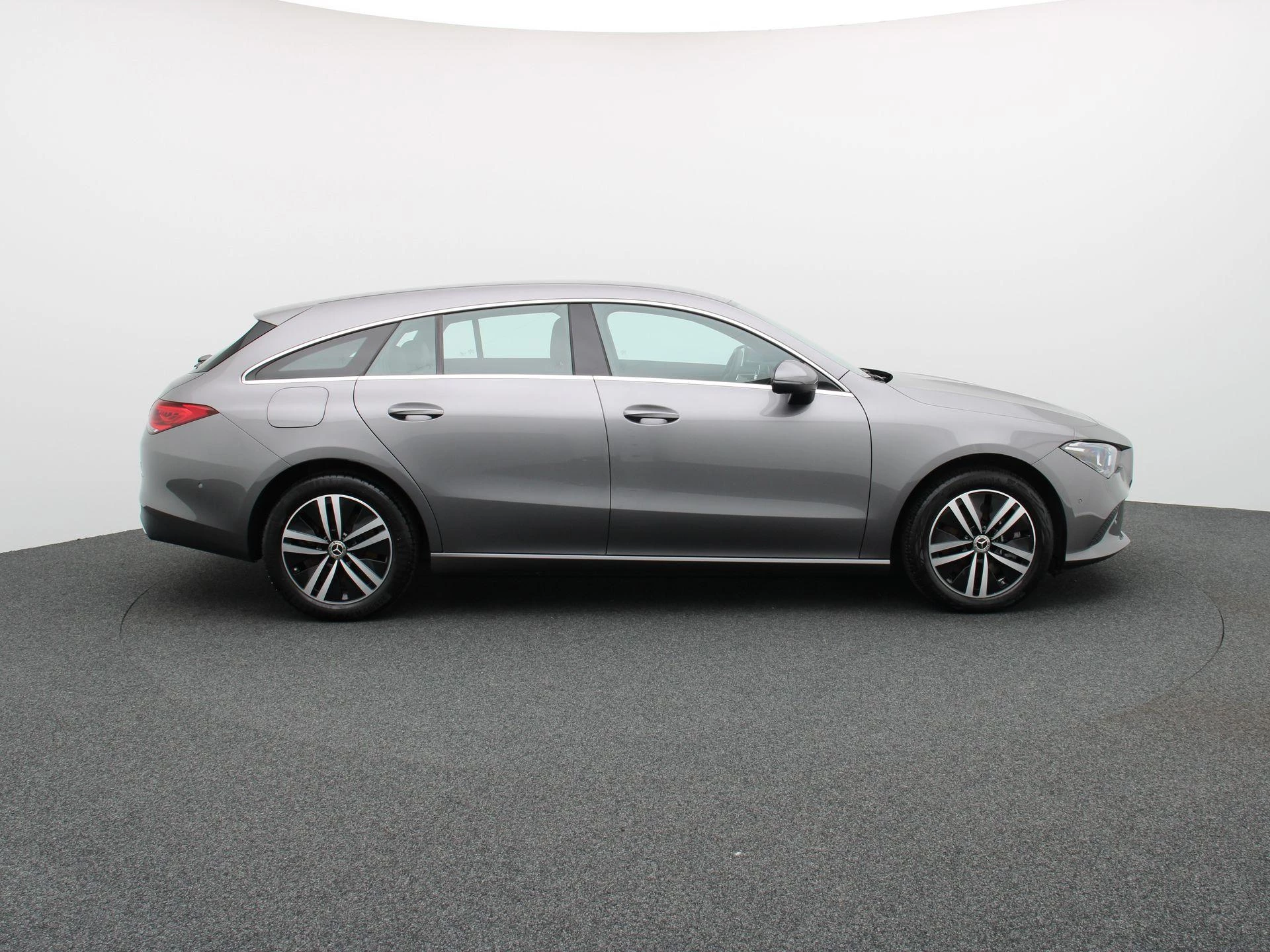 Mercedes-Benz CLA 250e Shooting Brake + LEDER + LED + CAMERA +