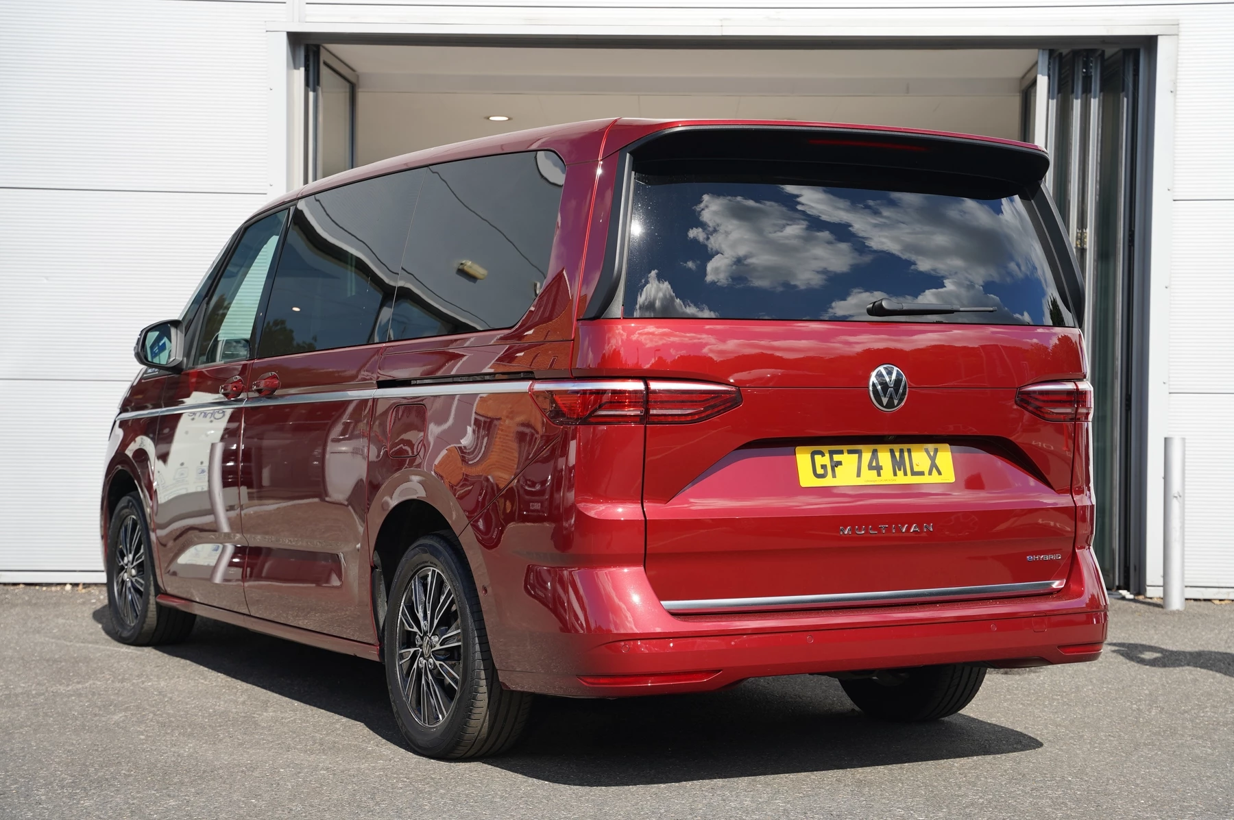 Volkswagen-Multivan-image-2
