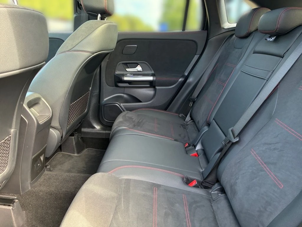 Mercedes-Benz-GLA 250-image-9