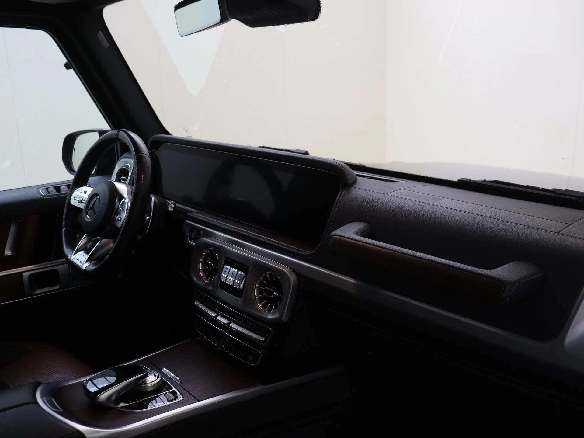 Mercedes-Benz-G-Klasse-image-14