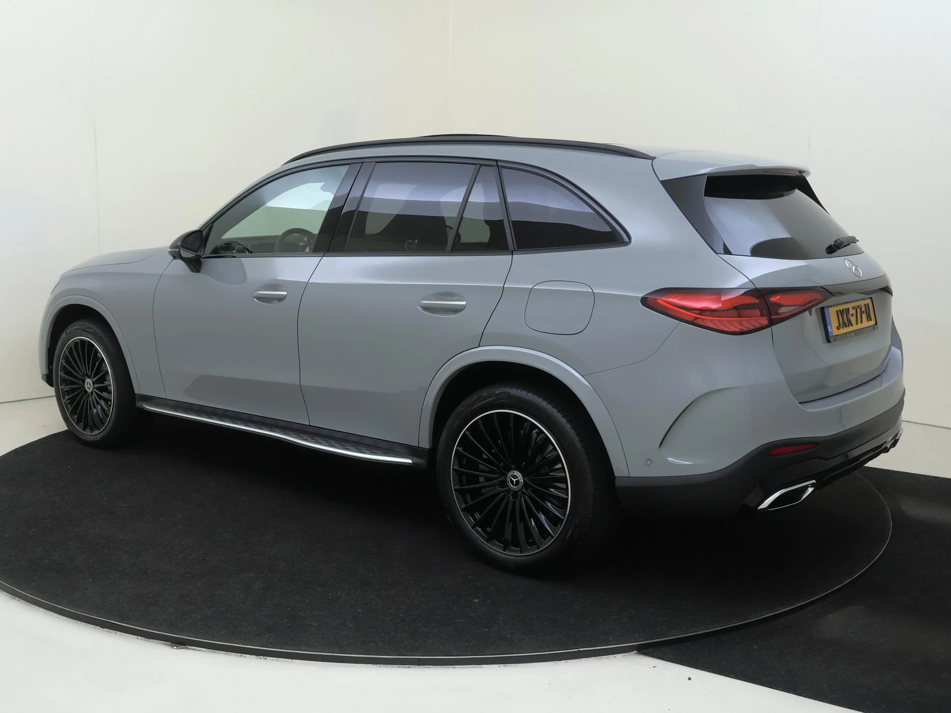 Mercedes-Benz-GLC-image-2