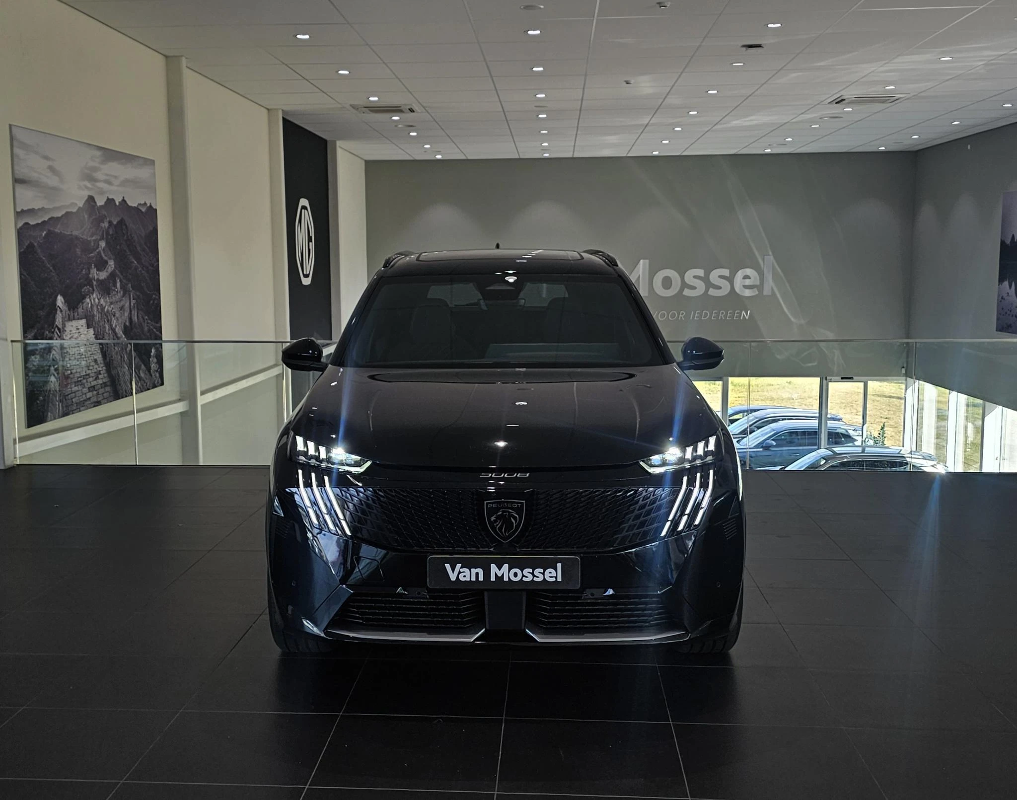 Peugeot-e-5008-image-1