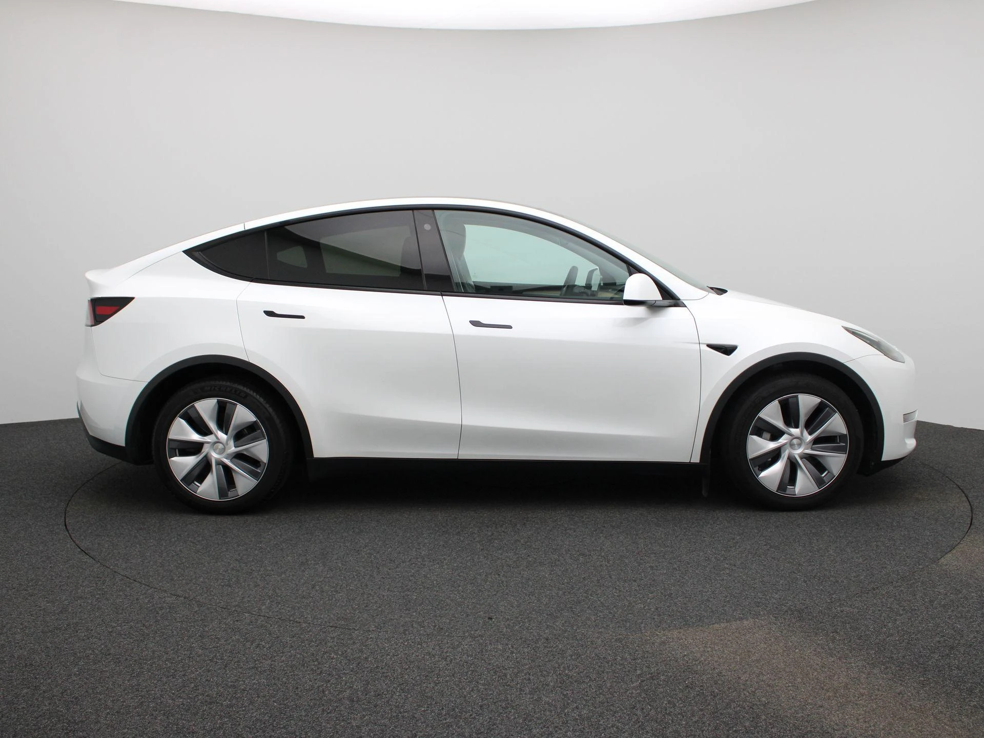 Tesla-Model Y-image-5