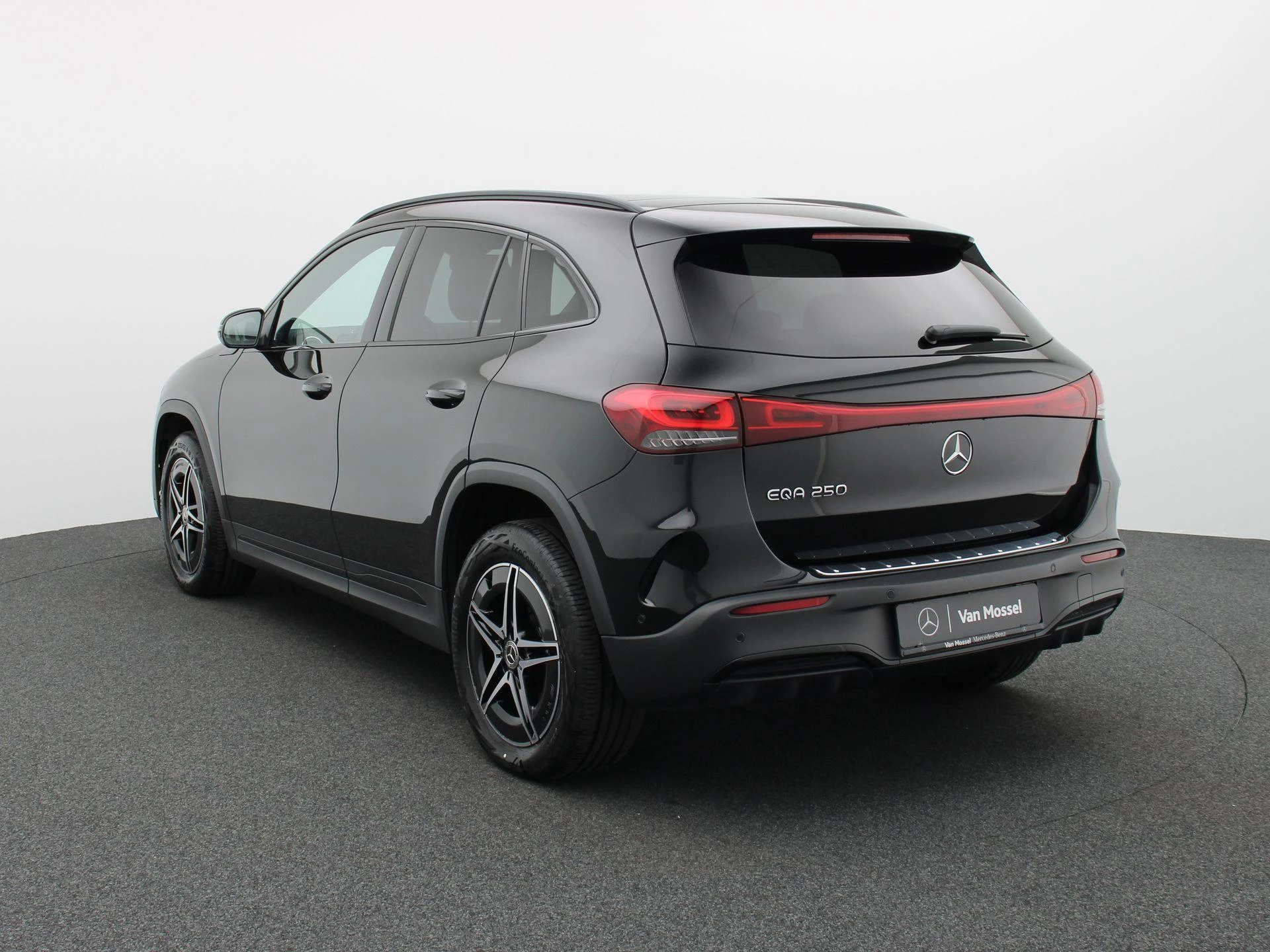 Mercedes-Benz EQA 250 AMG Line + PANORAMISCH DAK + NIGHTPAKKET +