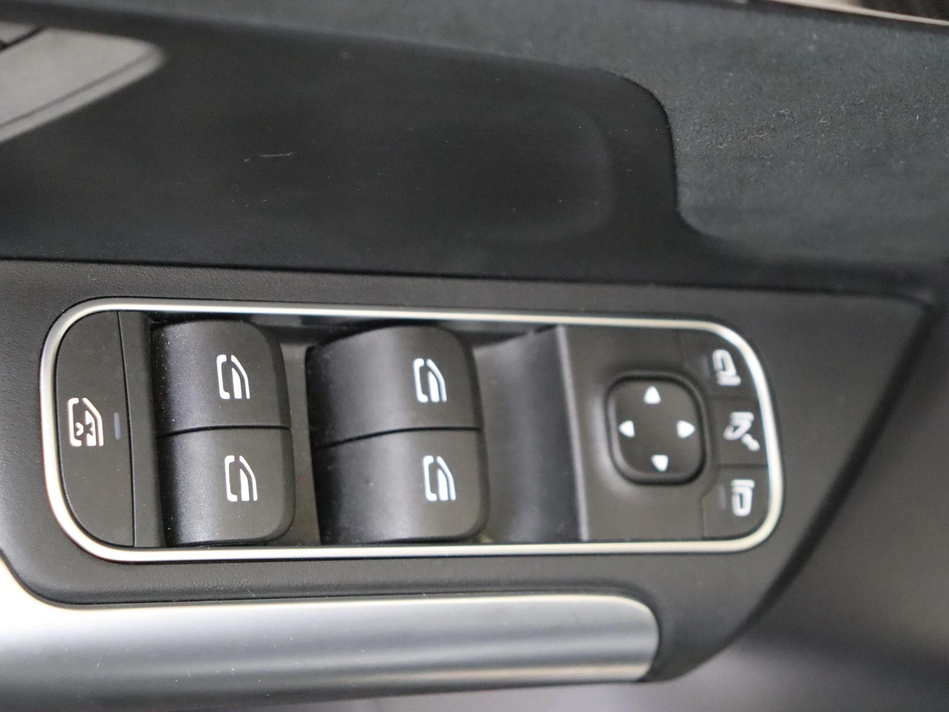 Mercedes-Benz-GLA-image-24