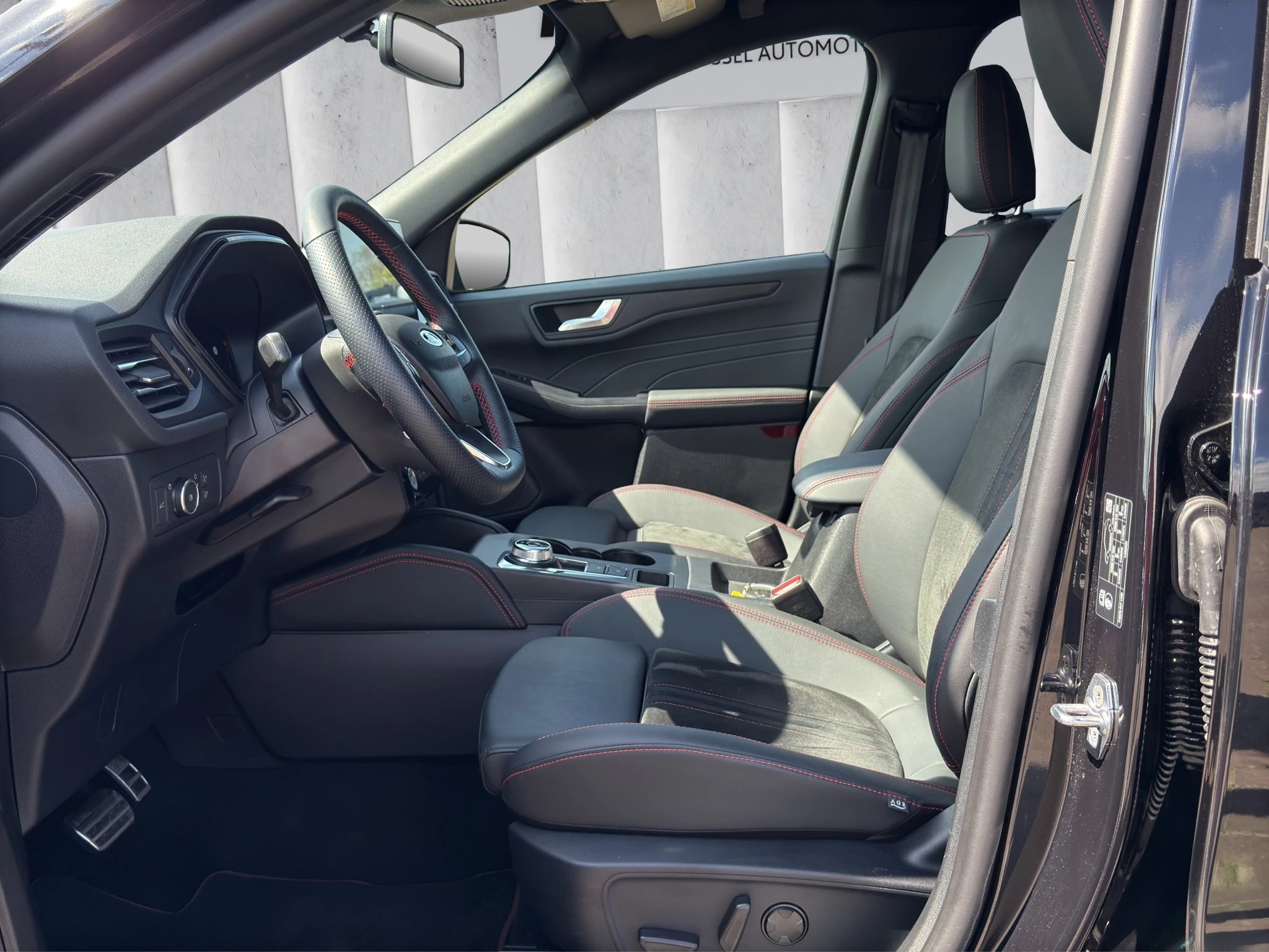 Ford Kuga ST-Line X Aut.*PANO*AHK*360GRAD*LED-MATRIX*NAVI*GRA*WINTER-PKT..