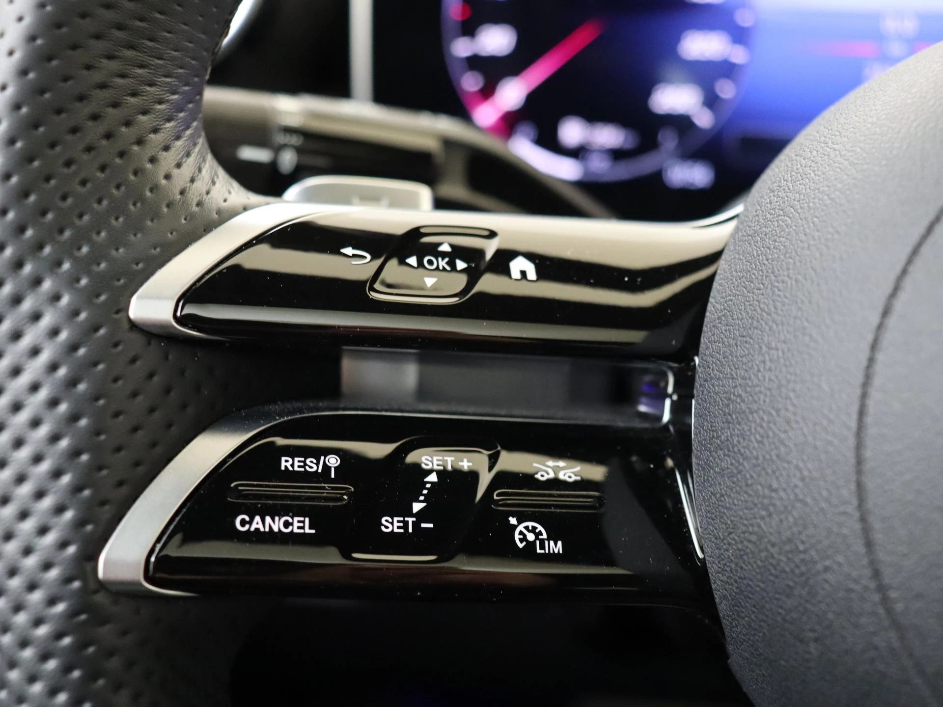 Mercedes-Benz-GLC-image-11