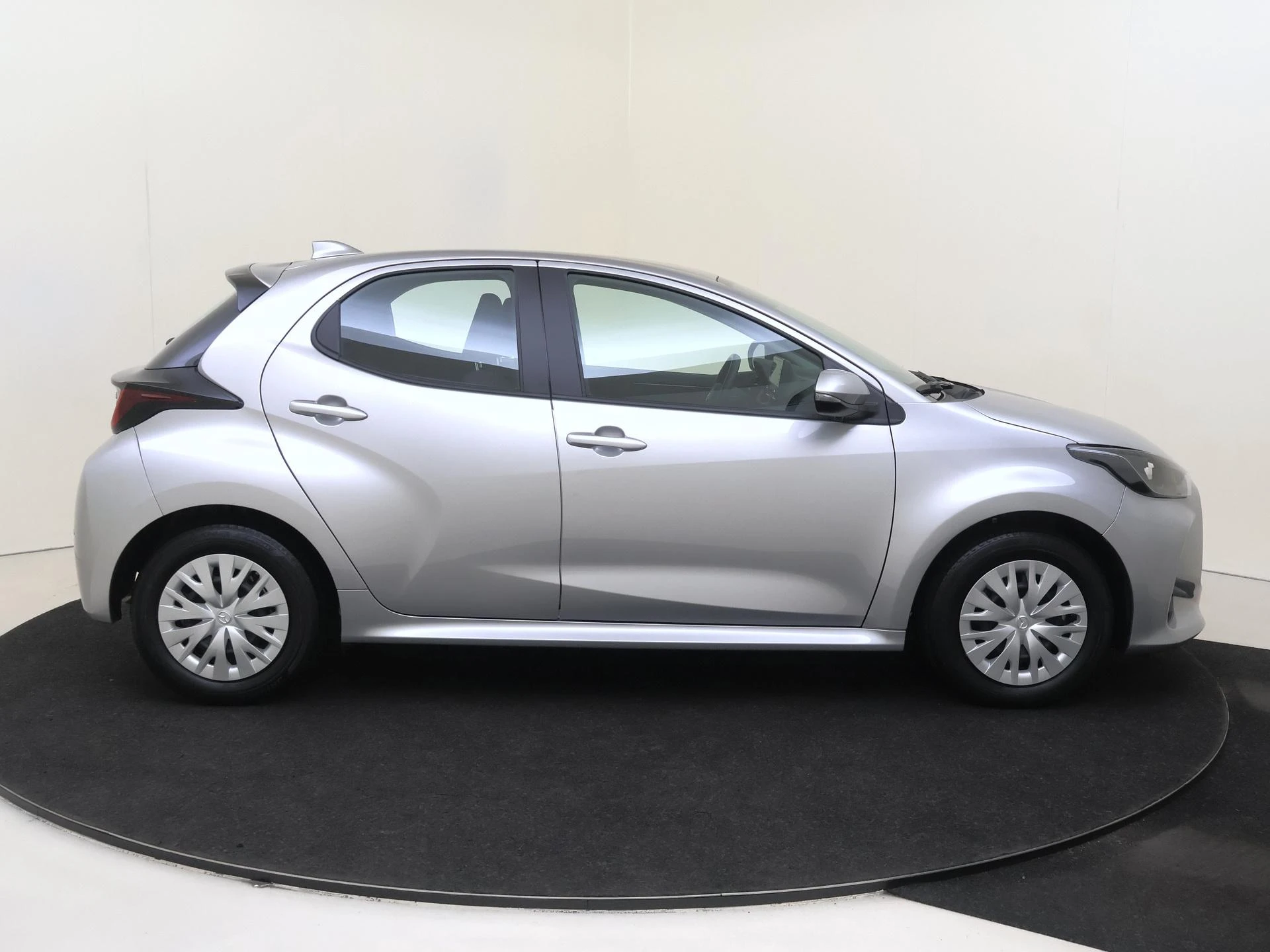 Mazda-2 Hybrid-image-8