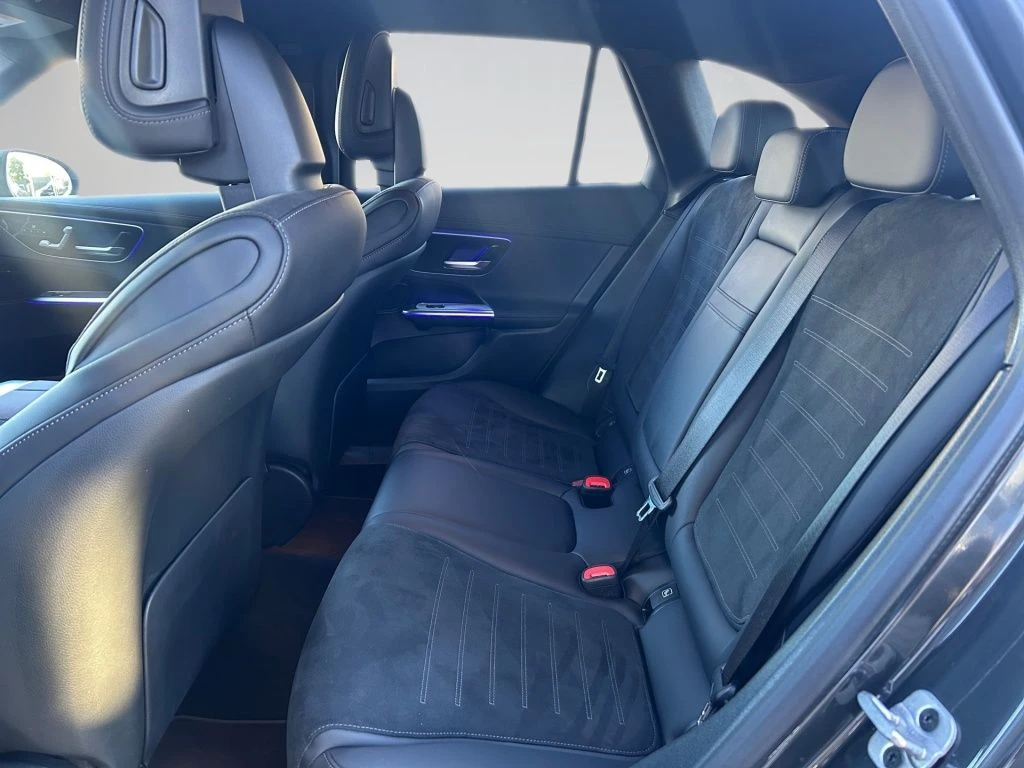 Mercedes-Benz-GLC 300 d-image-9