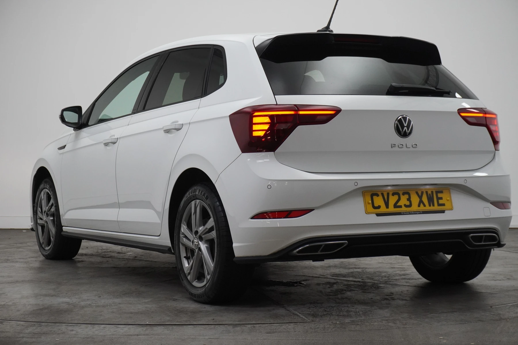 Volkswagen-Polo-image-2