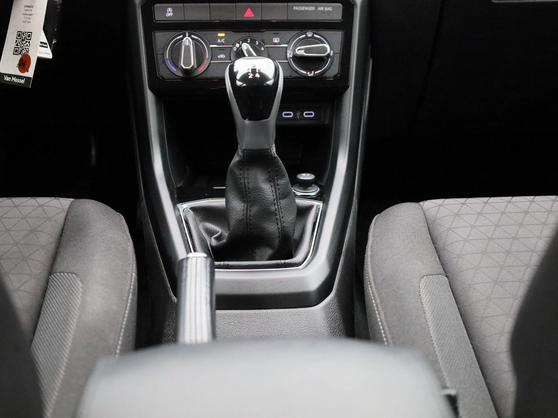 Volkswagen-T-Cross-image-9
