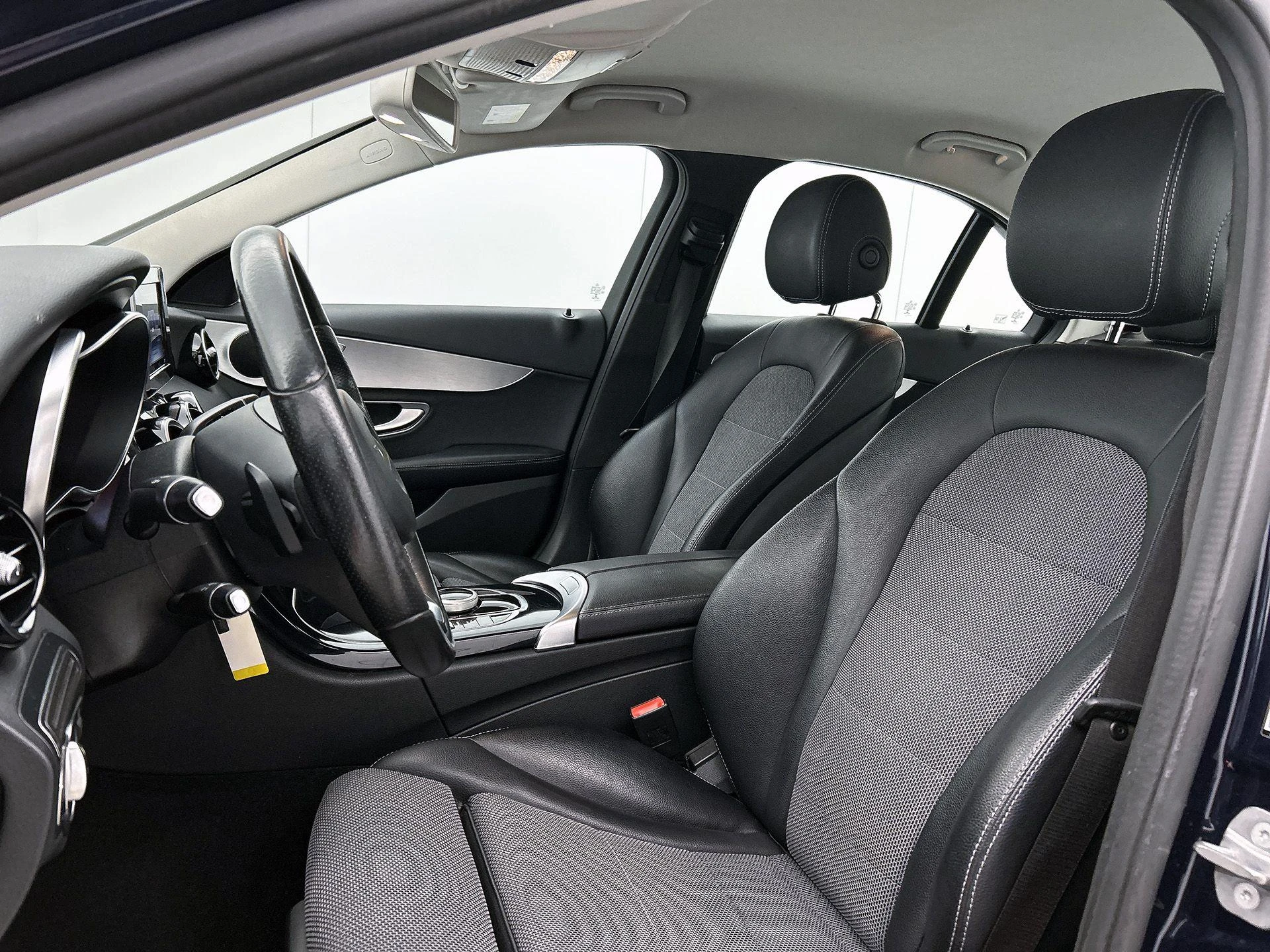 Mercedes-Benz-C-Klasse-image-33