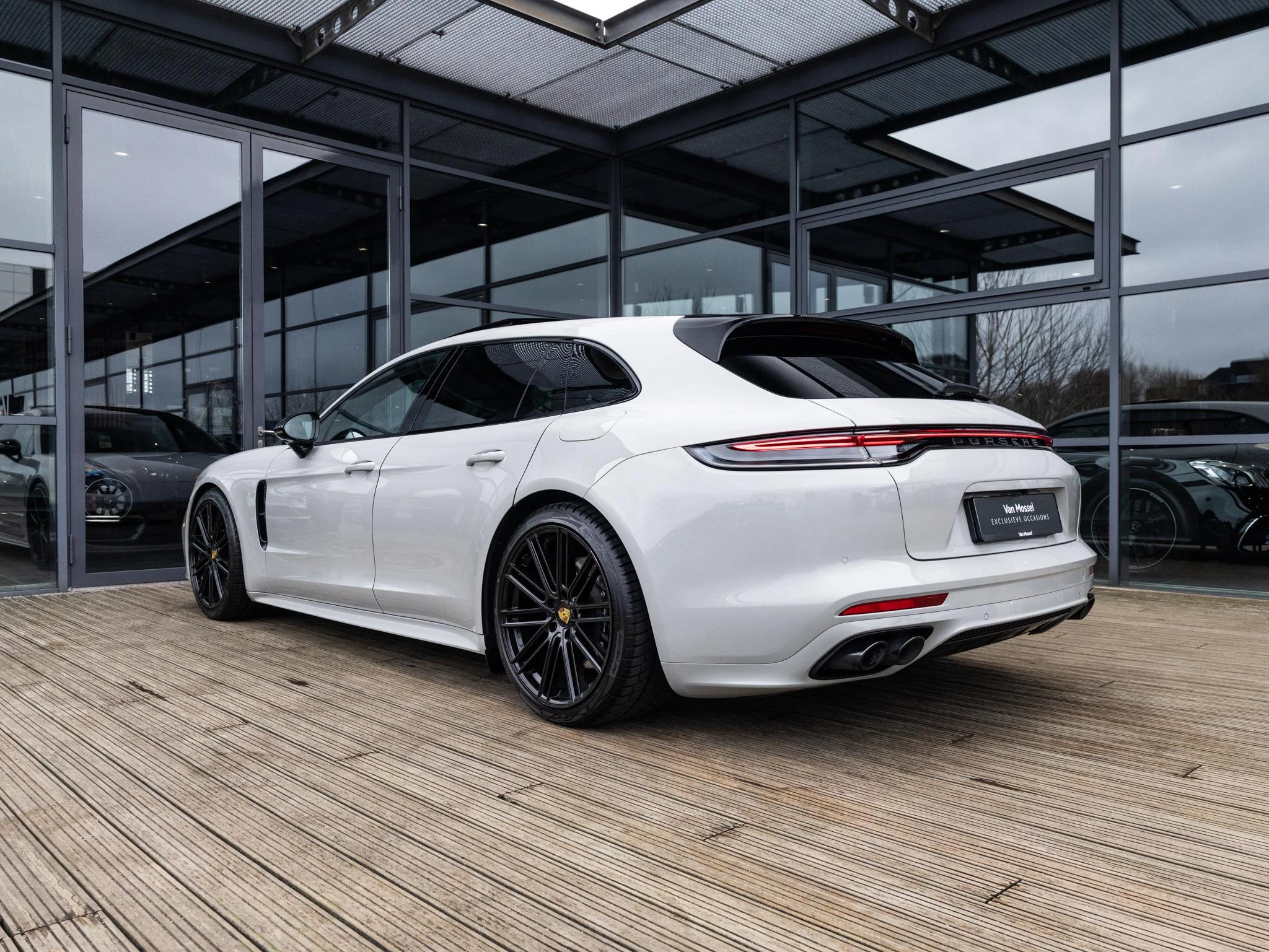 Porsche-Panamera-image-2