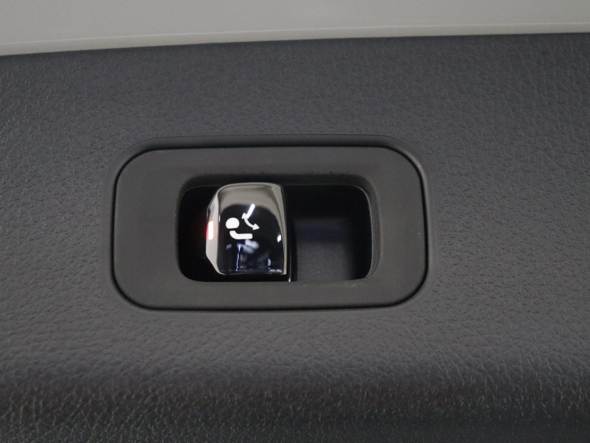 Mercedes-Benz-GLC-image-30