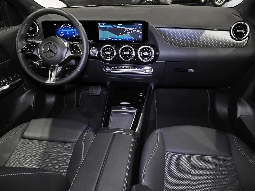 Mercedes-Benz-GLA 200-image-13