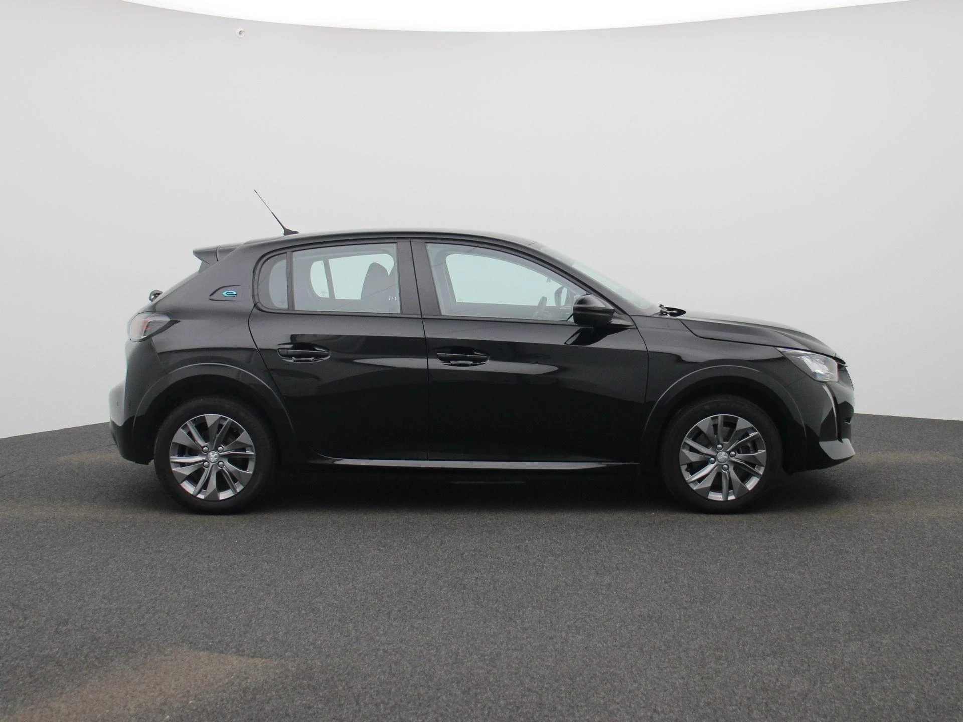 Peugeot-e-208-image-5