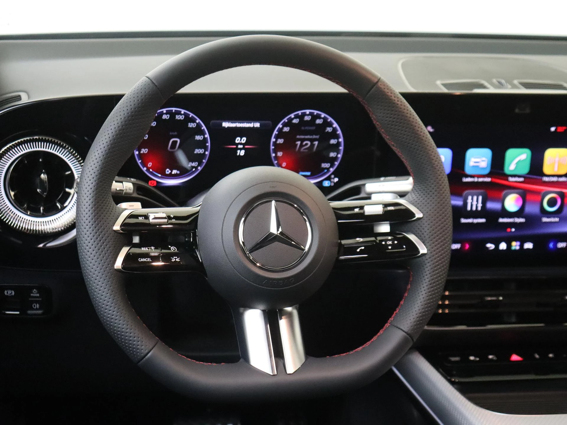 Mercedes-Benz-GLB-image-9