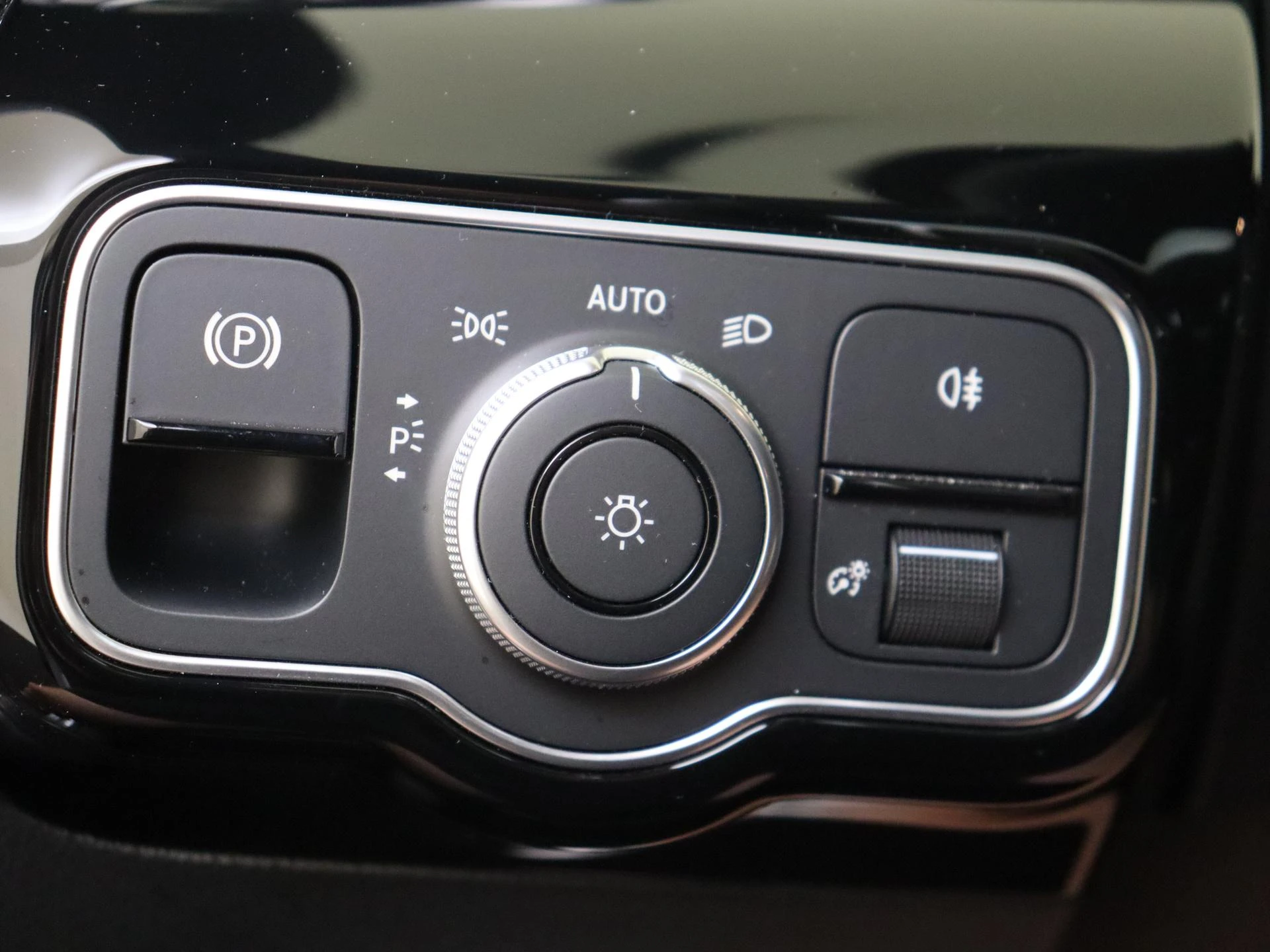 Mercedes-Benz-CLA-image-24