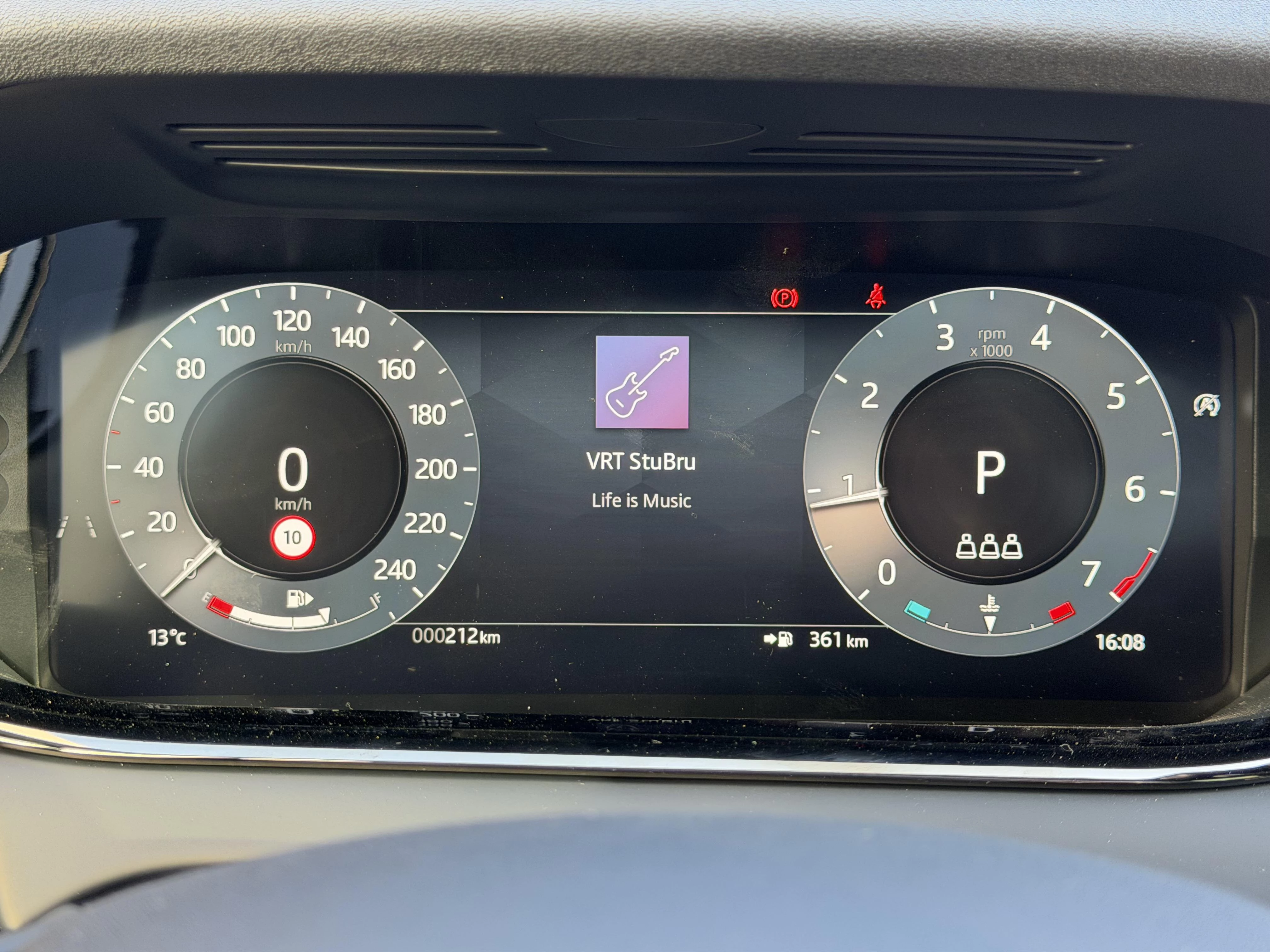 Land Rover-Range Rover Evoque-image-17