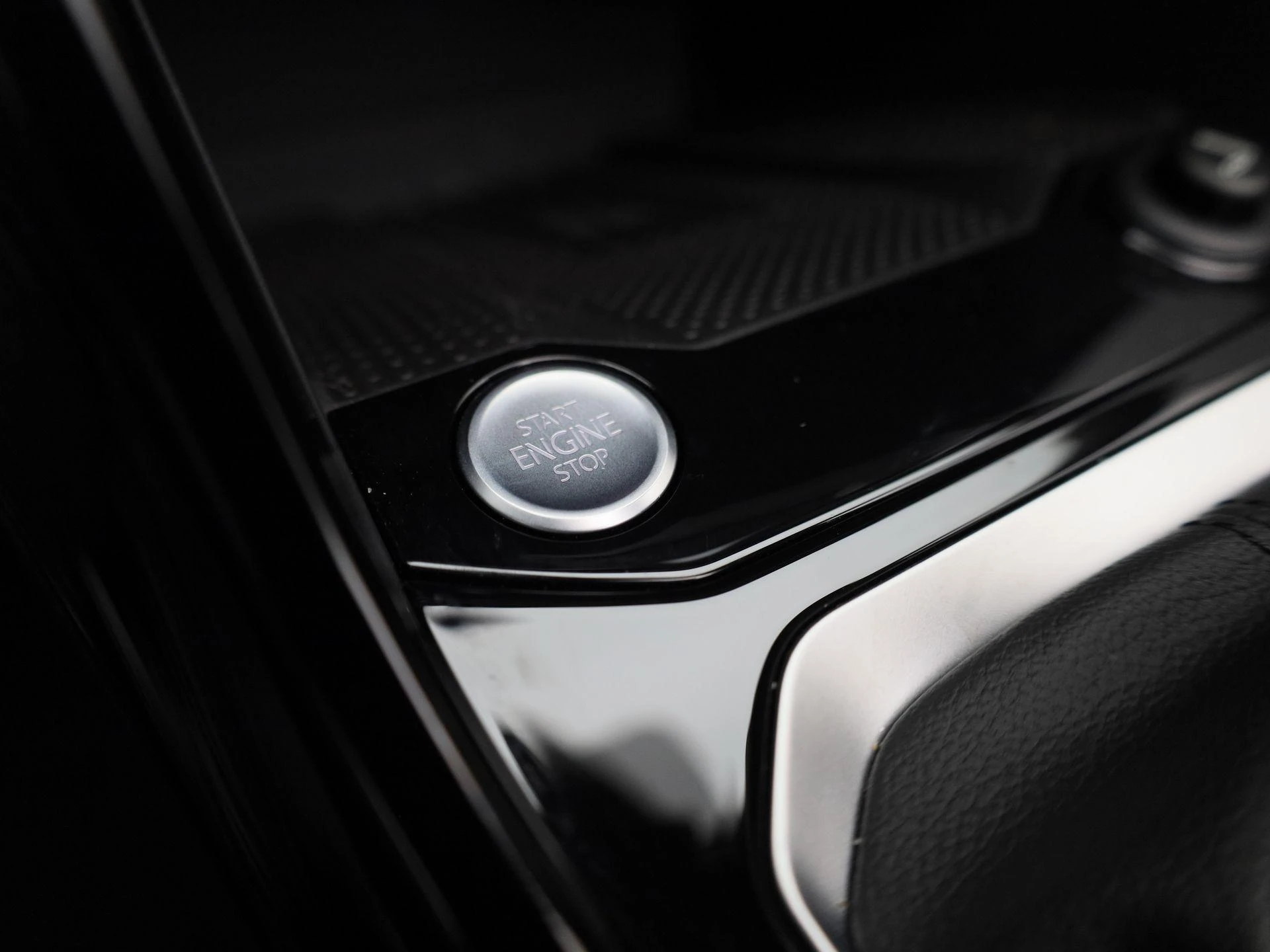 Volkswagen-T-Roc-image-28