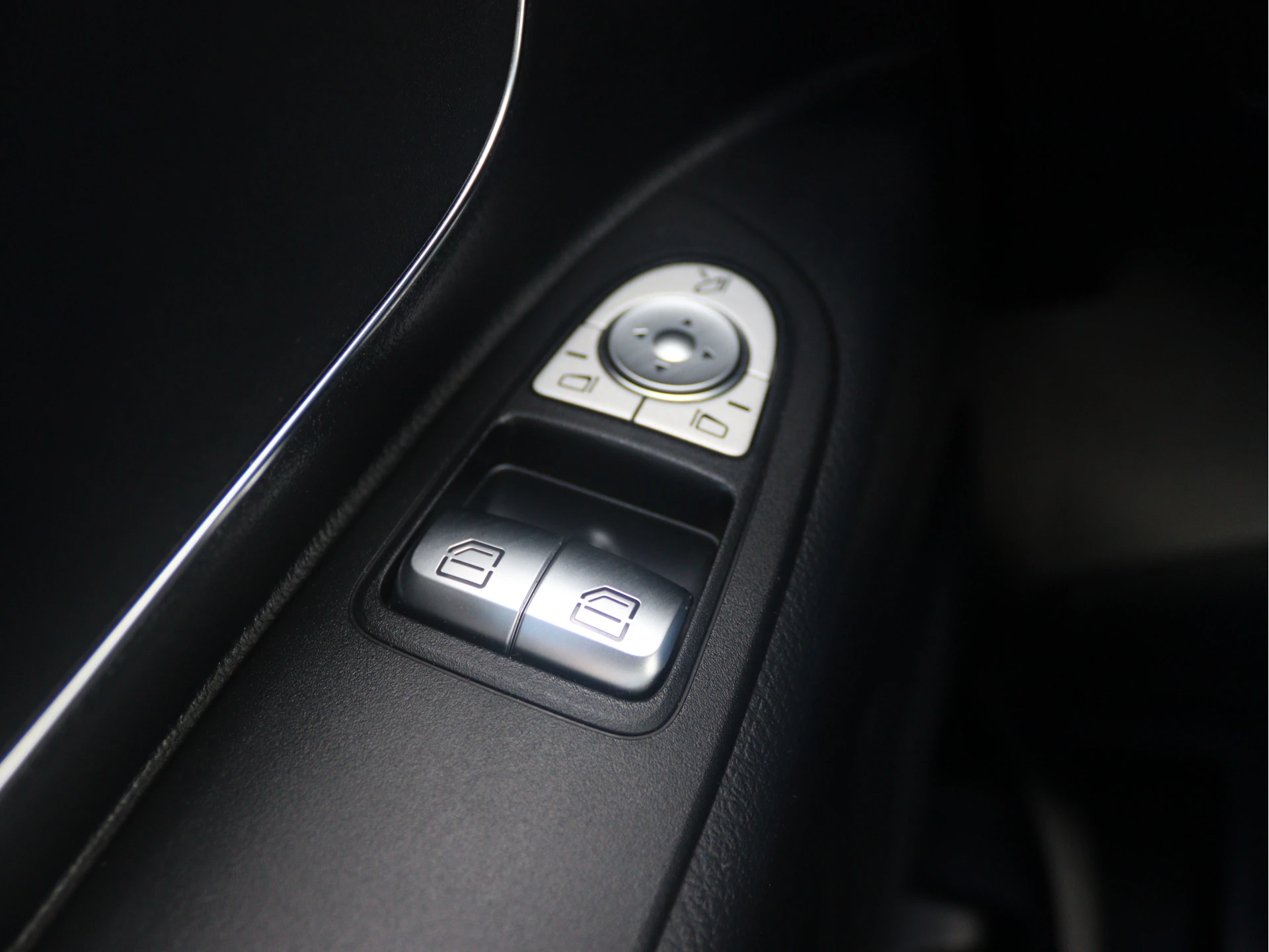 Mercedes-Benz-Vito-image-4