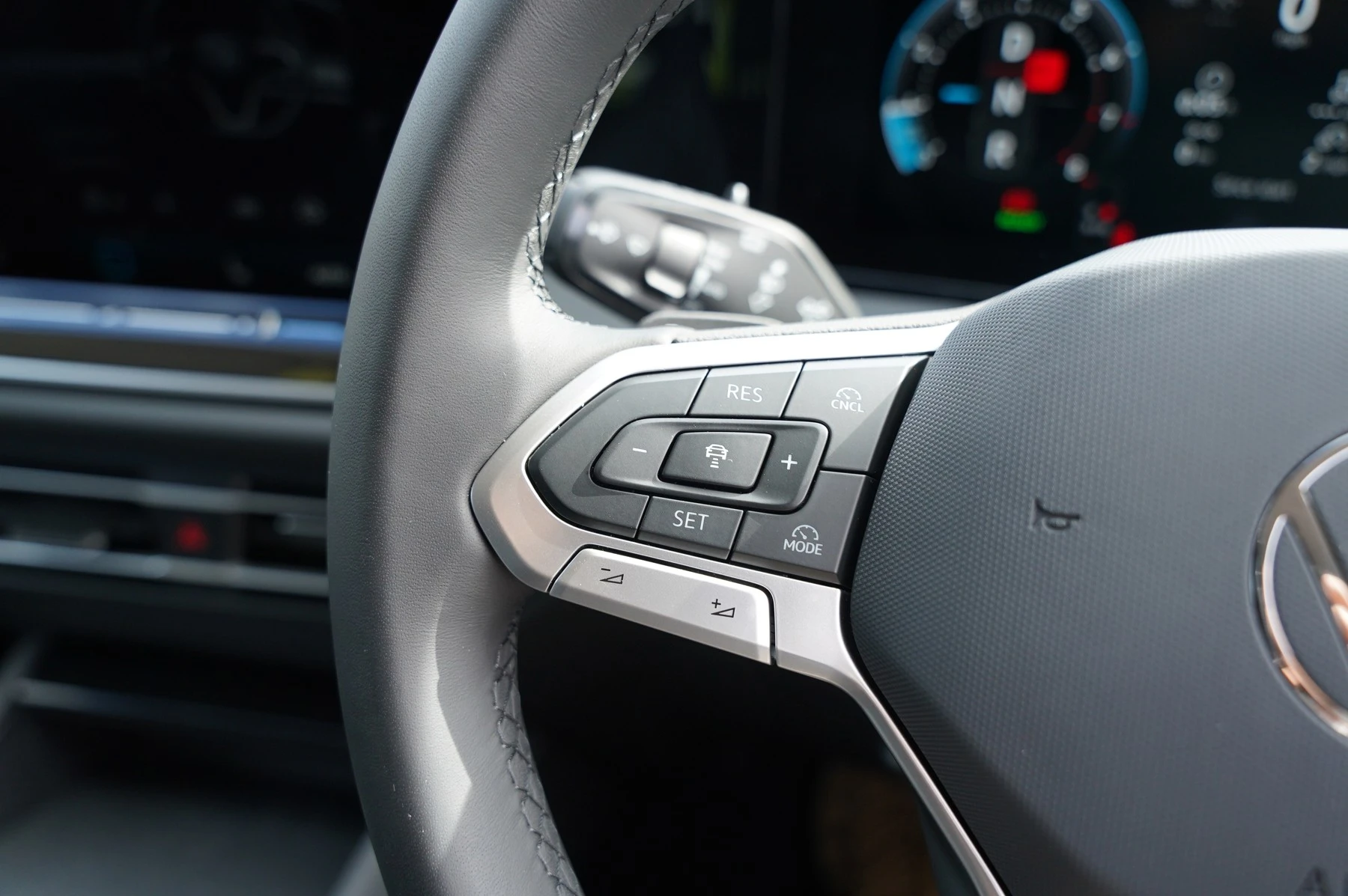 Volkswagen-Tiguan-image-20