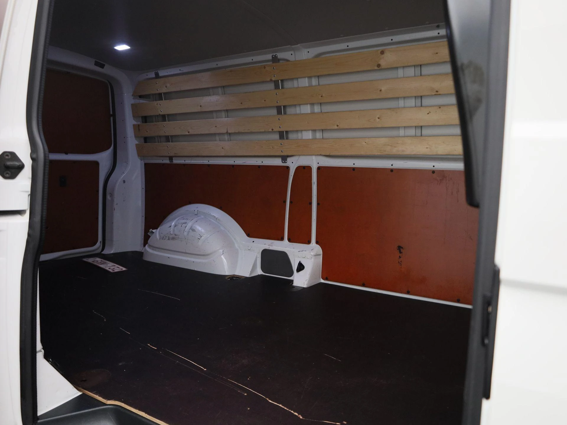 Volkswagen-Transporter-image-12