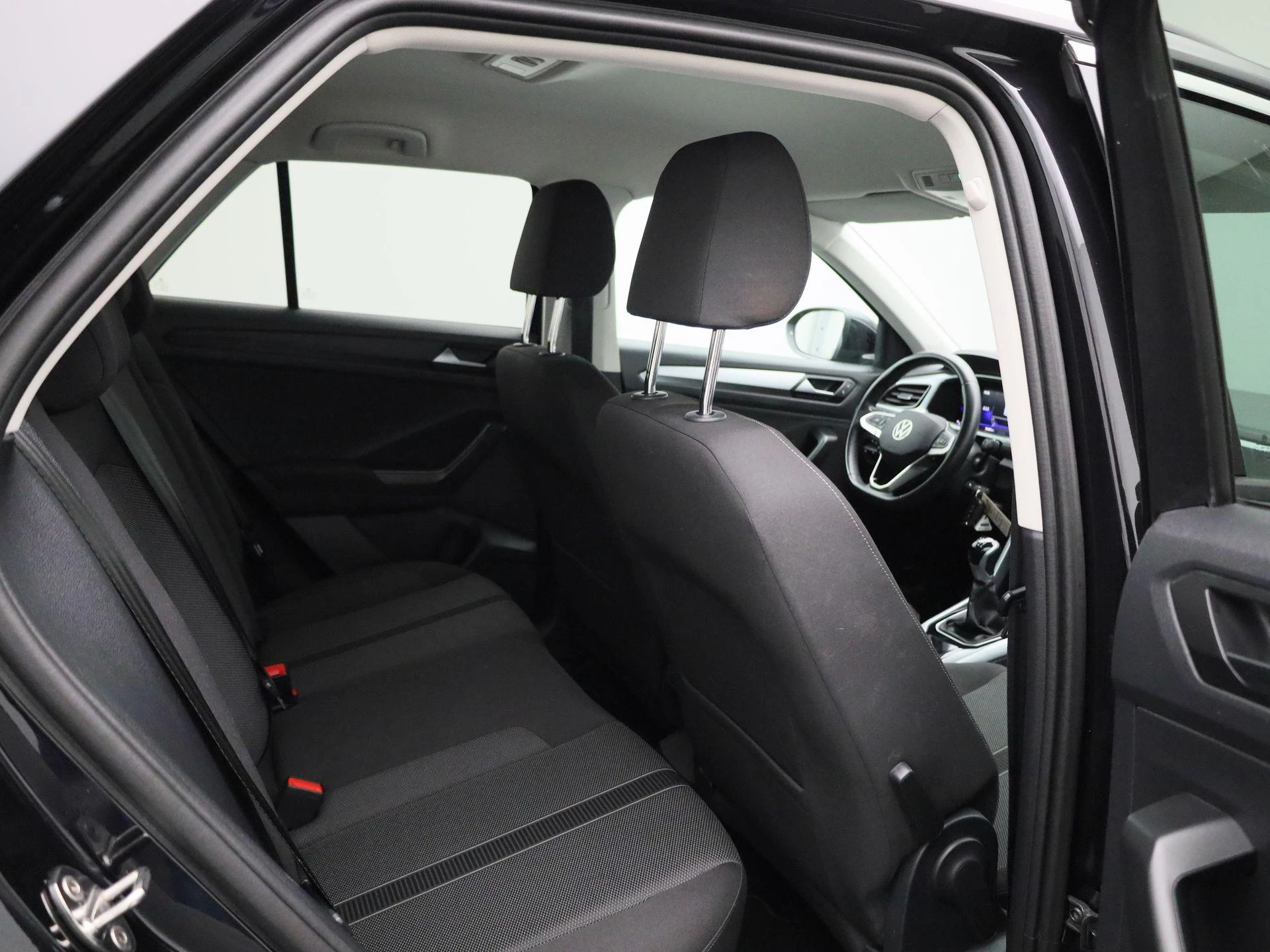 Volkswagen-T-Roc-image-31