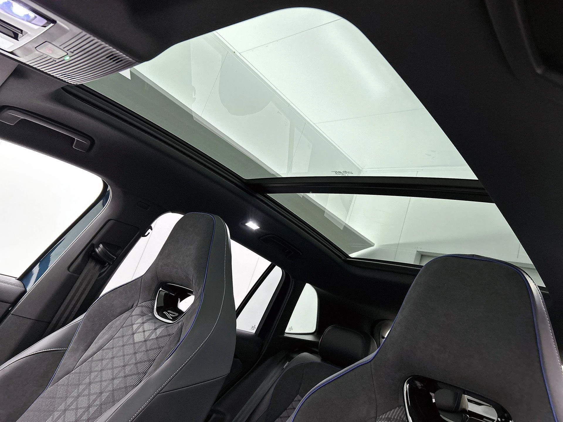 Volkswagen-Tiguan-image-35