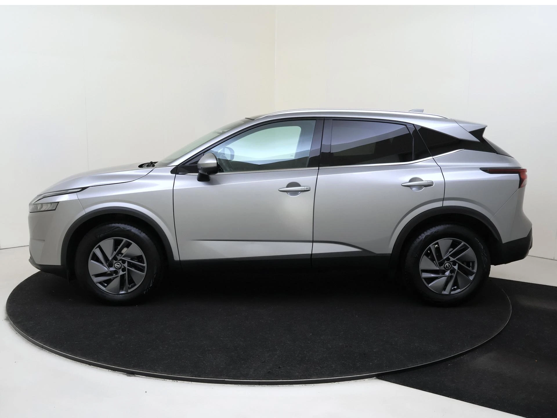 Nissan-QASHQAI-image-7