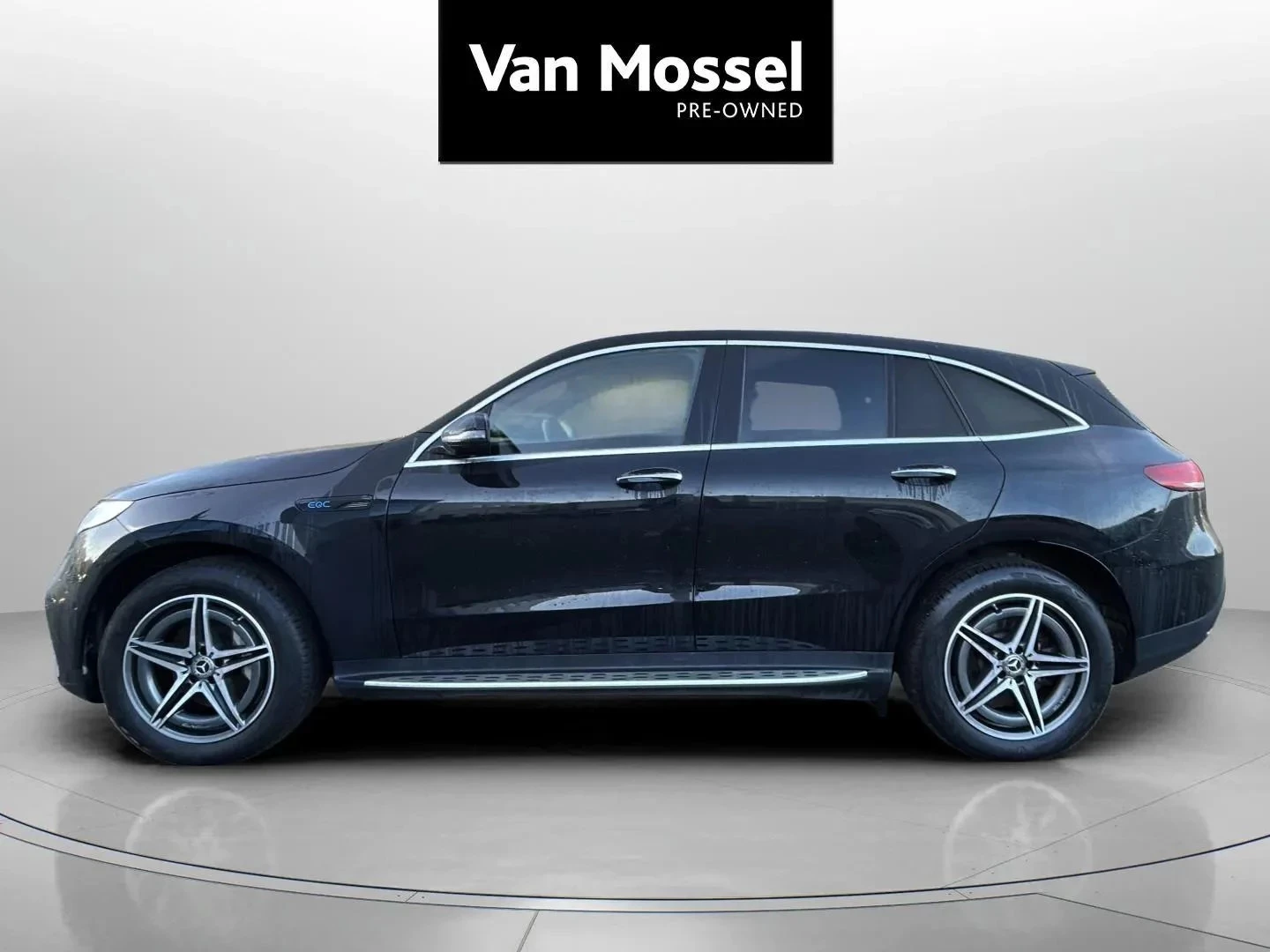 Mercedes-Benz-EQC-image-7