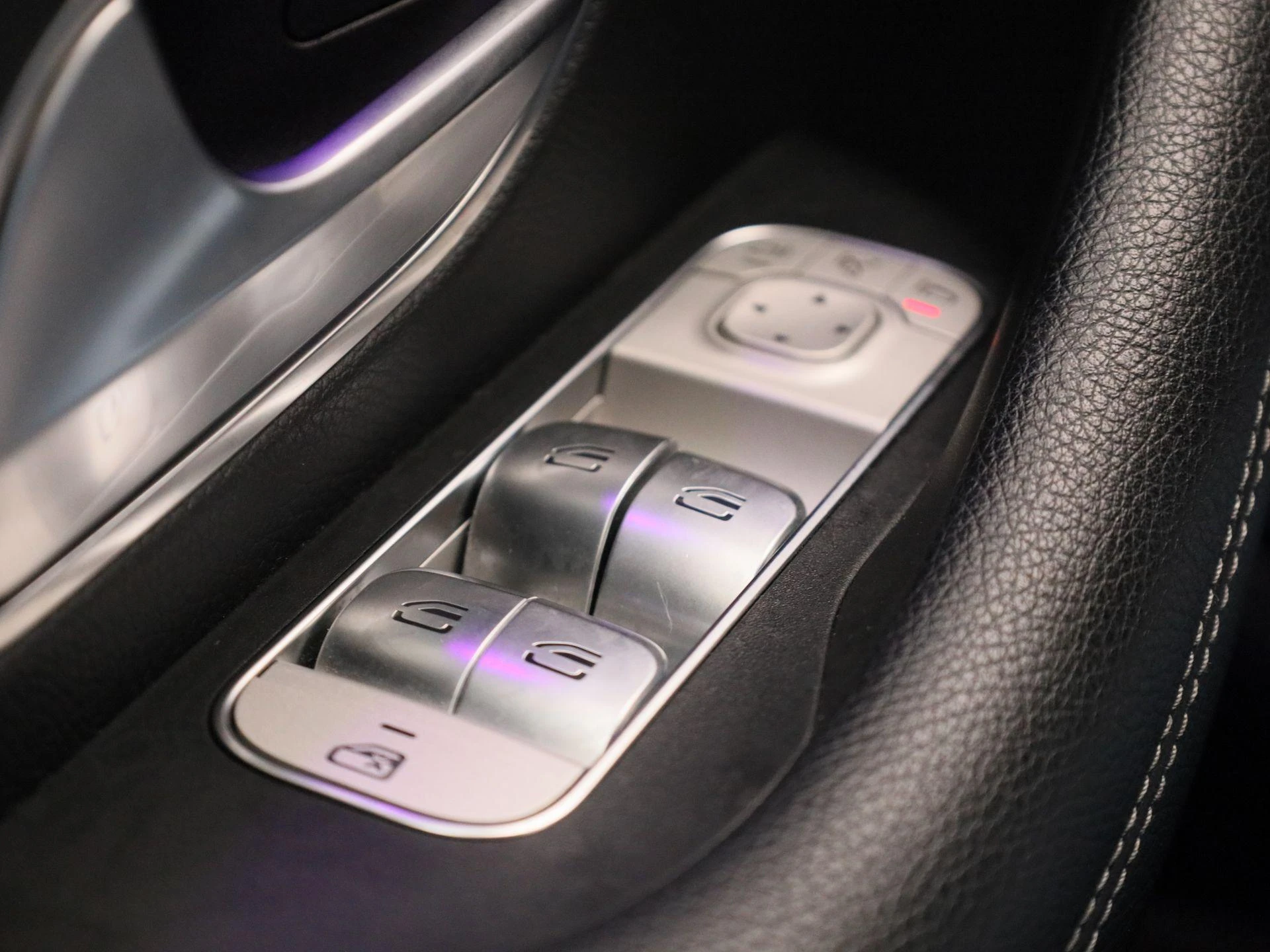 Mercedes-Benz-GLE-image-33