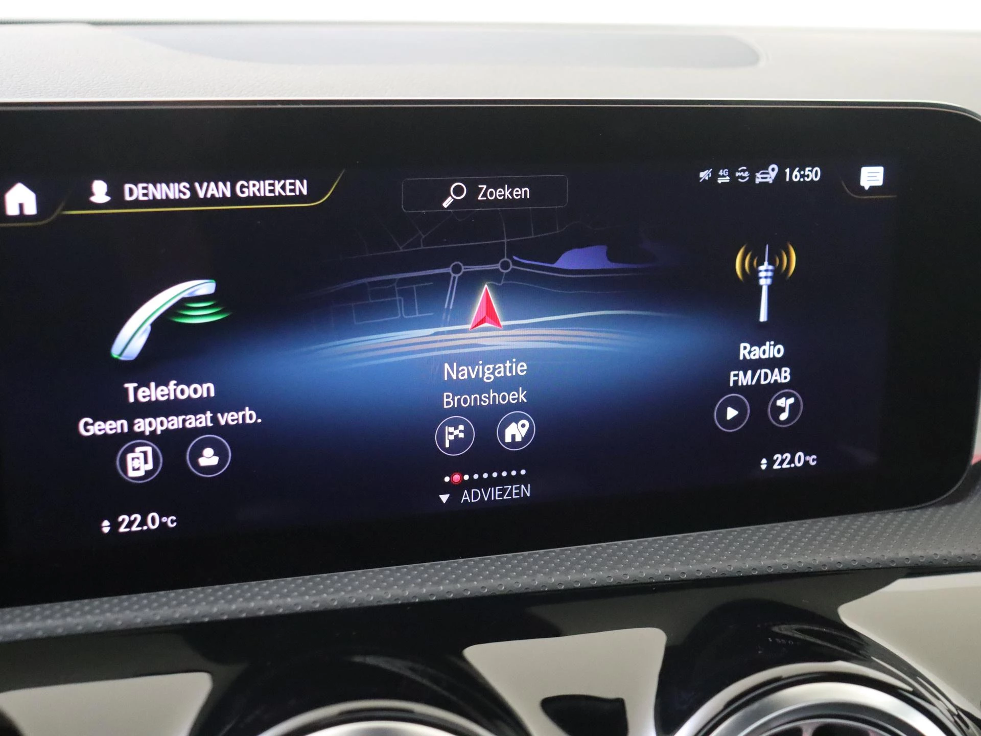 Mercedes-Benz-CLA-image-19