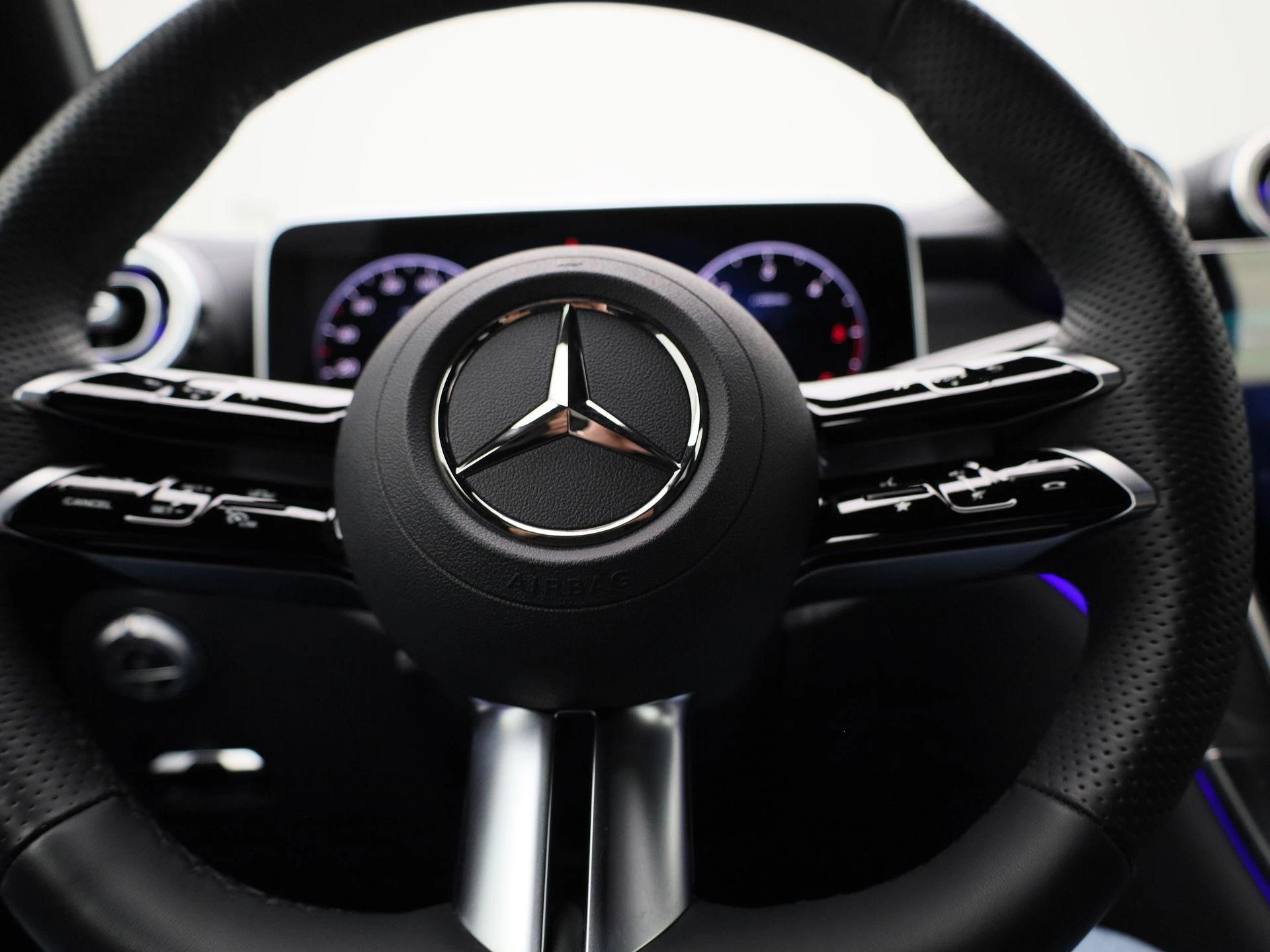Mercedes-Benz-GLC-image-31