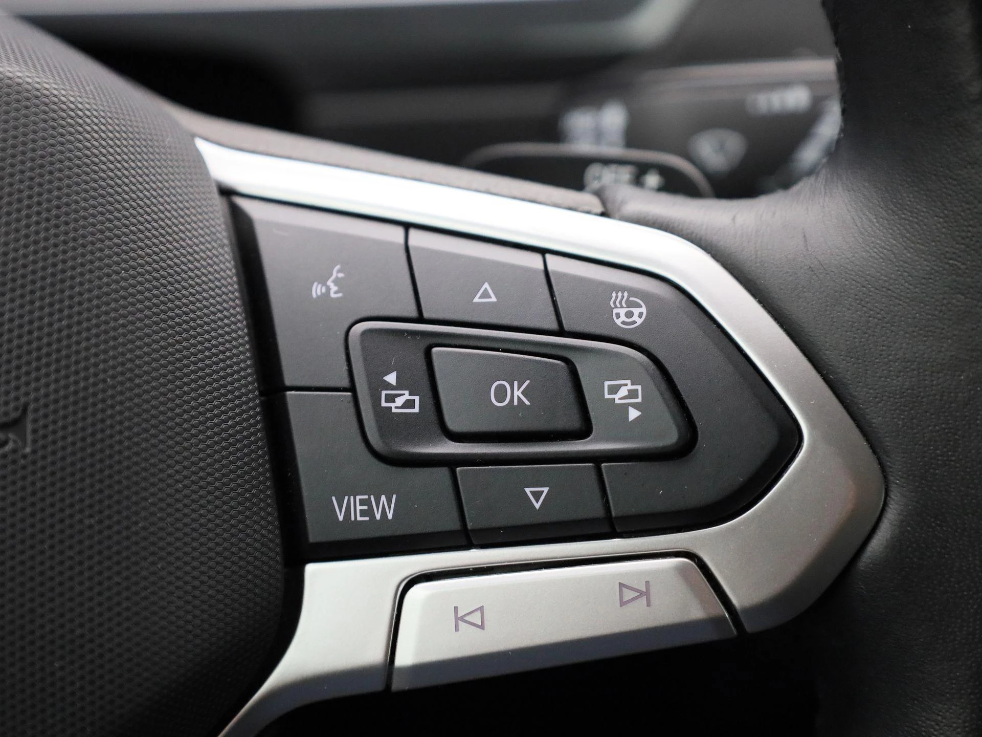 Volkswagen-Tiguan-image-25
