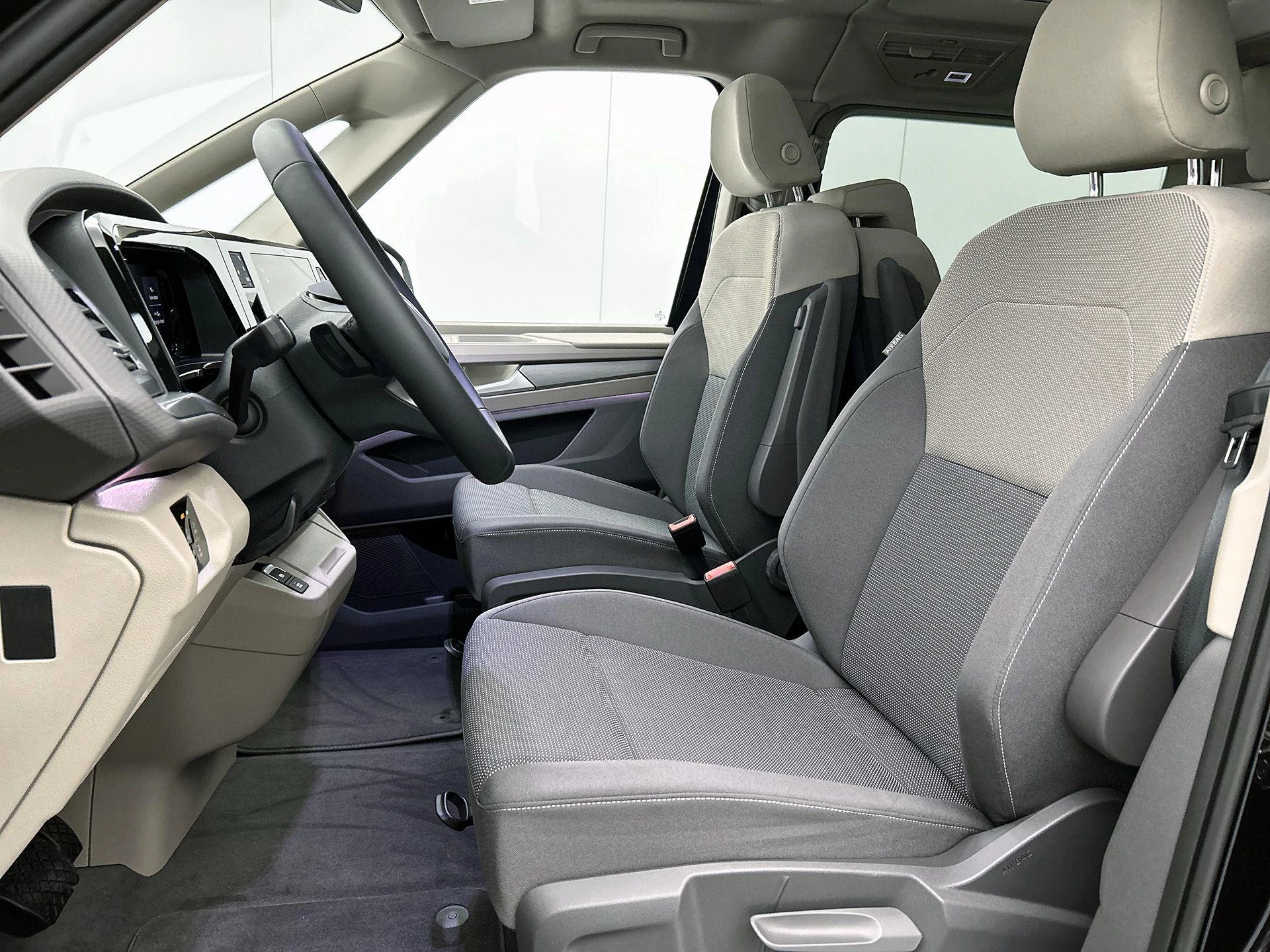 Volkswagen-Multivan-image-35