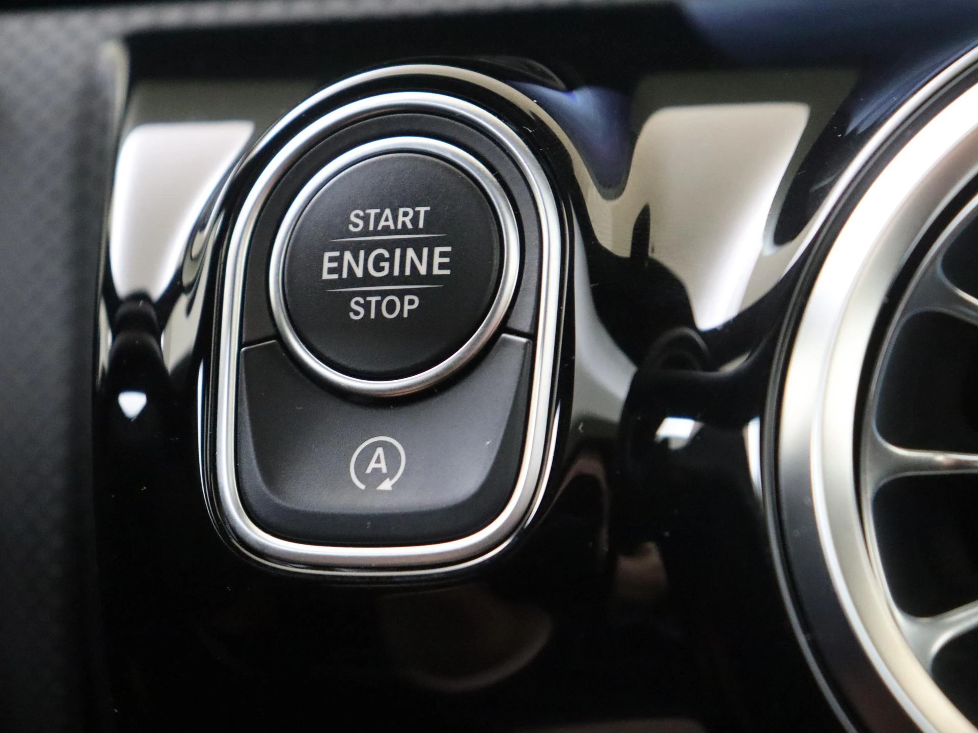 Mercedes-Benz-CLA-image-21