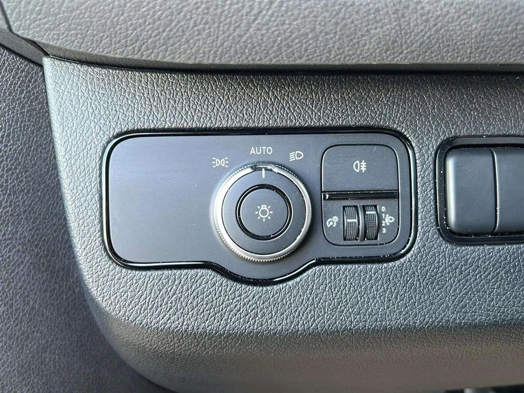 Mercedes-Benz-Sprinter-image-19