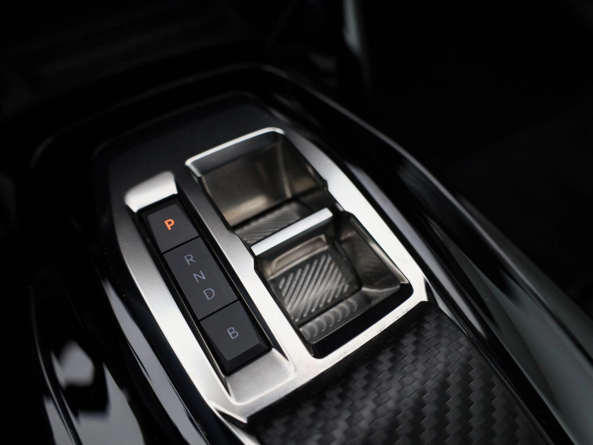 Peugeot-e-208-image-25