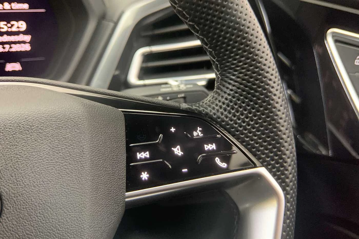 Audi-Q4 e-tron-image-23