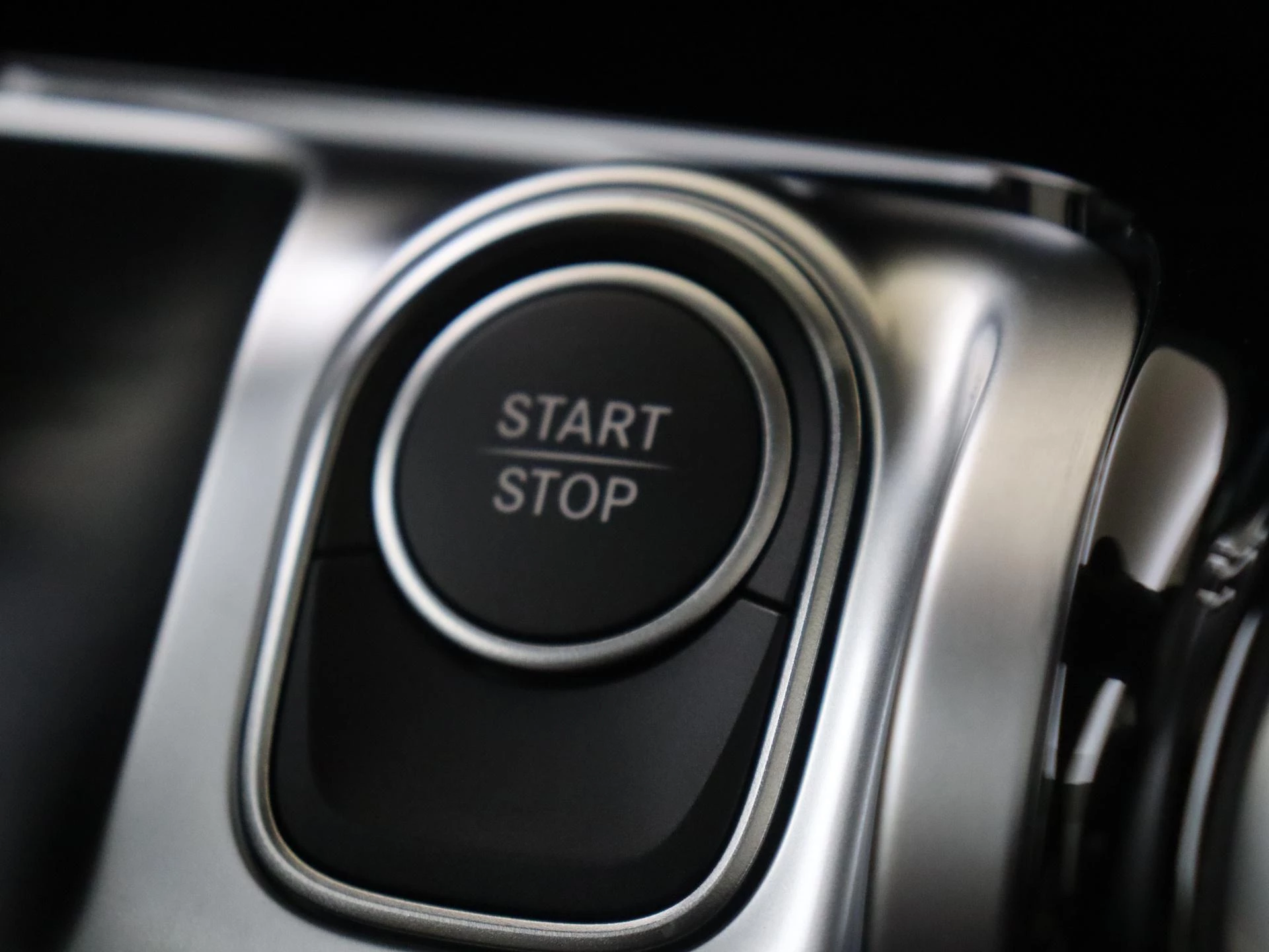 Mercedes-Benz-EQB-image-21