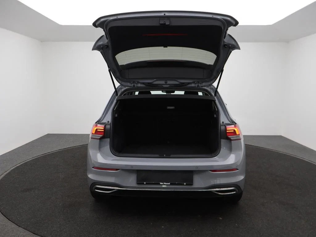 Volkswagen-Golf-image-16