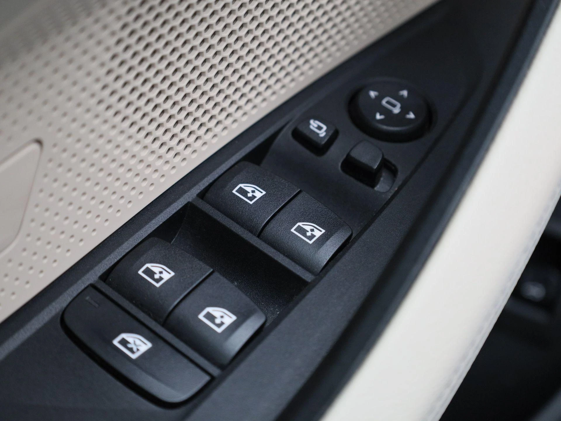 BMW-i4-image-29