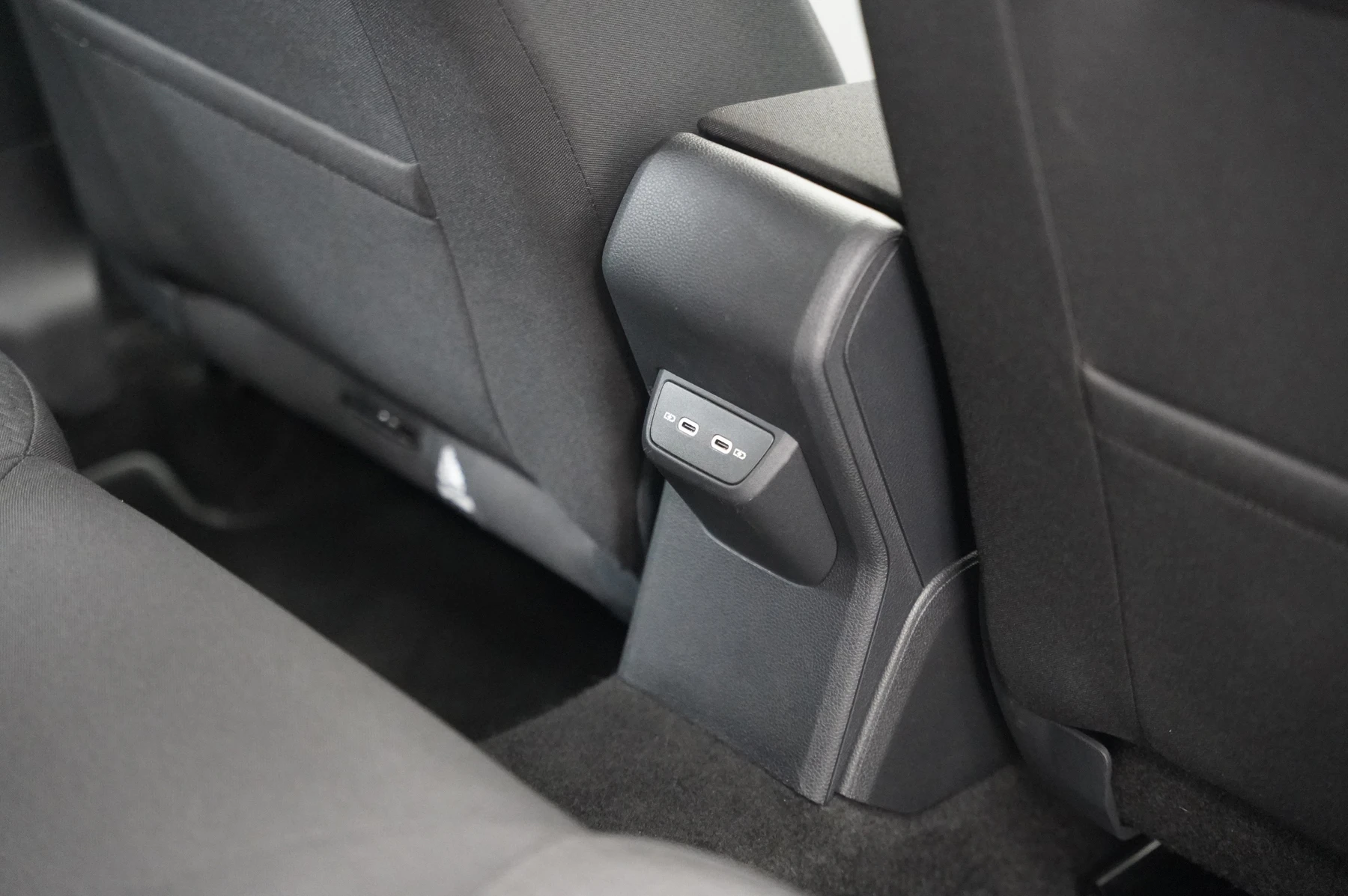 Volkswagen-Polo-image-10