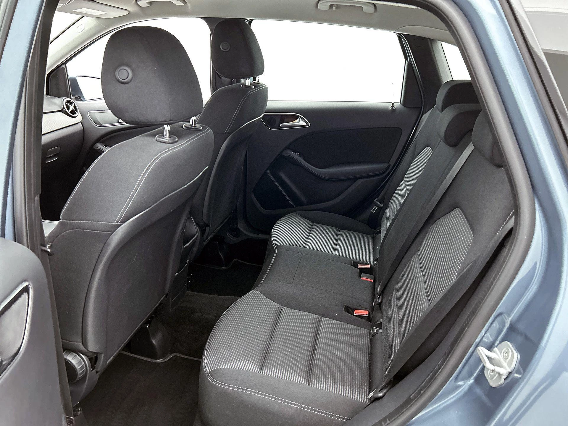 Mercedes-Benz-B-Klasse-image-12
