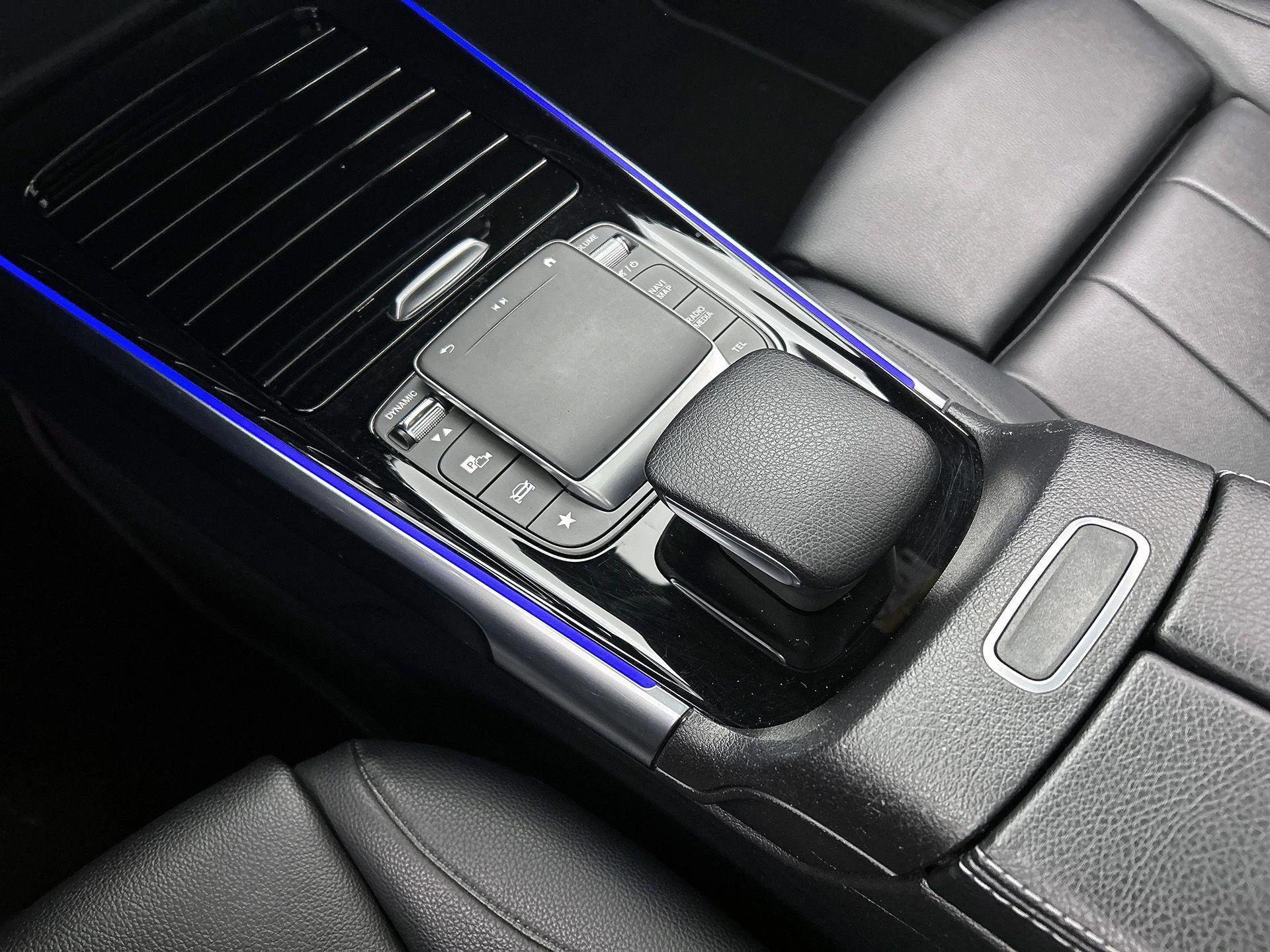 Mercedes-Benz-GLB-image-35